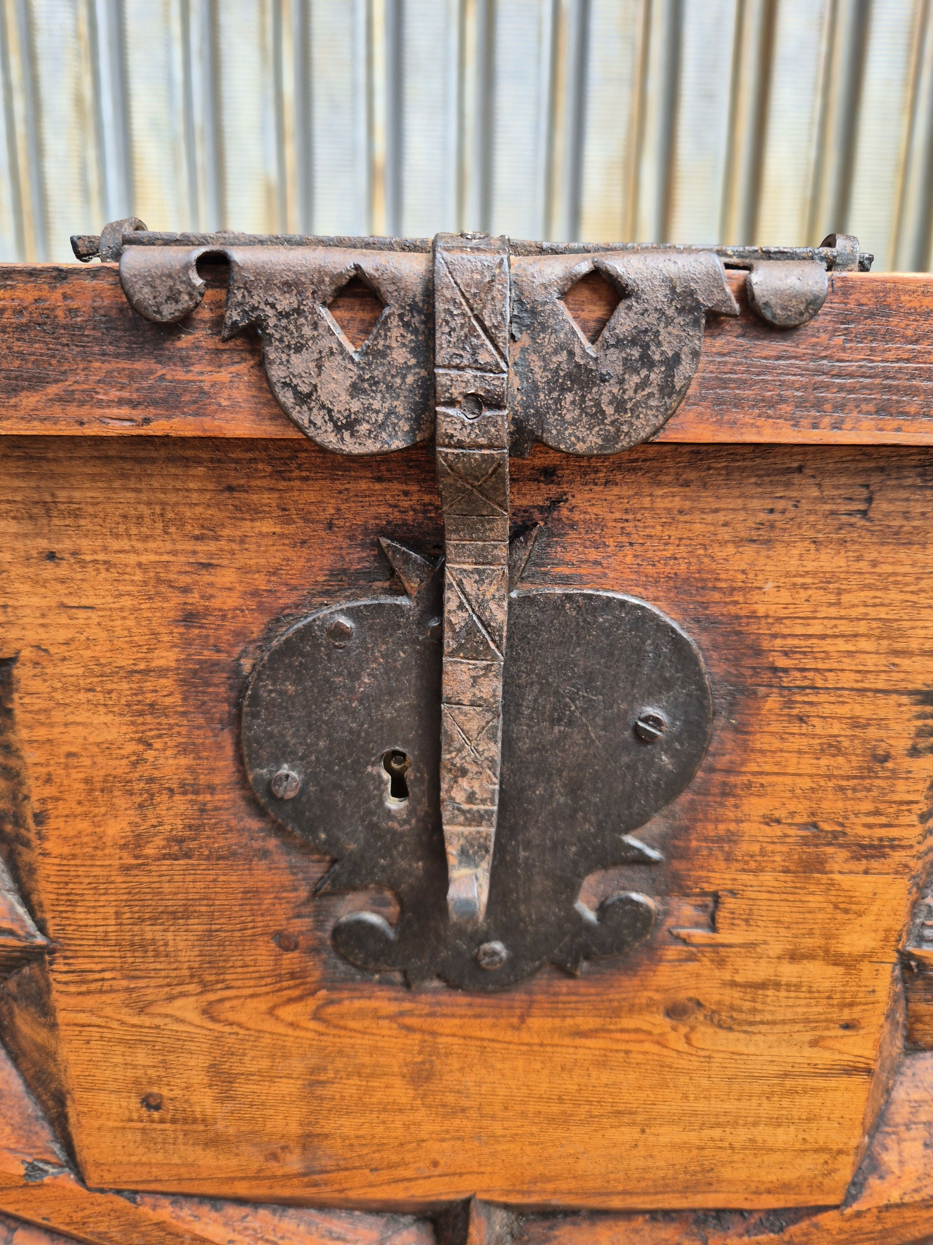 Baú centenario em Pinho de Riga