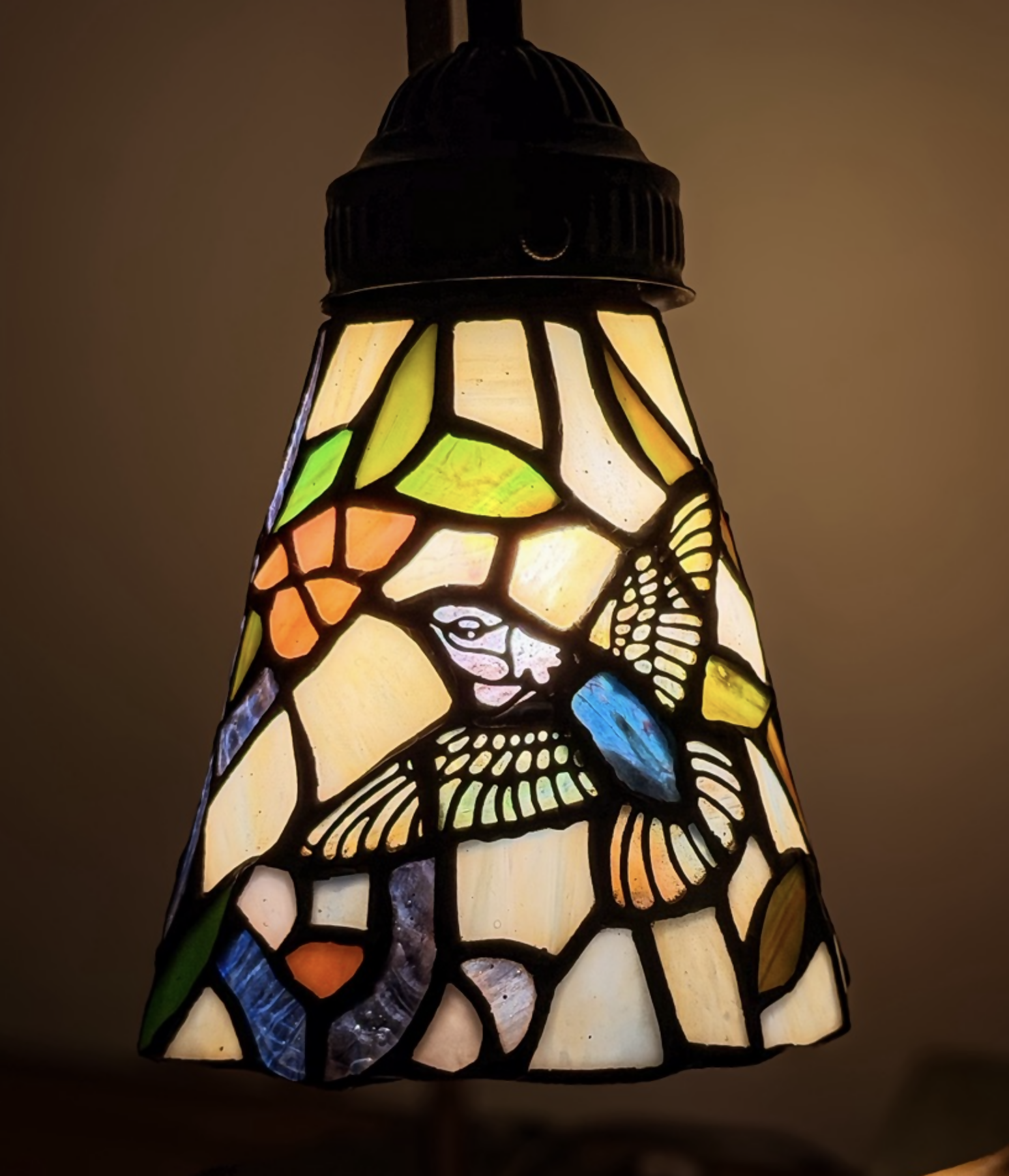 Luminária Estilo Tiffany em Pasta de Vidro Colorido Artesanal Luminária Estilo Tiffany em Pasta de Vidro Colorido Artesanal