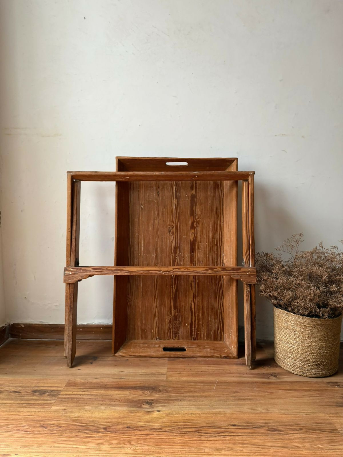 Mesa em pinho de riga, tipo cavalete