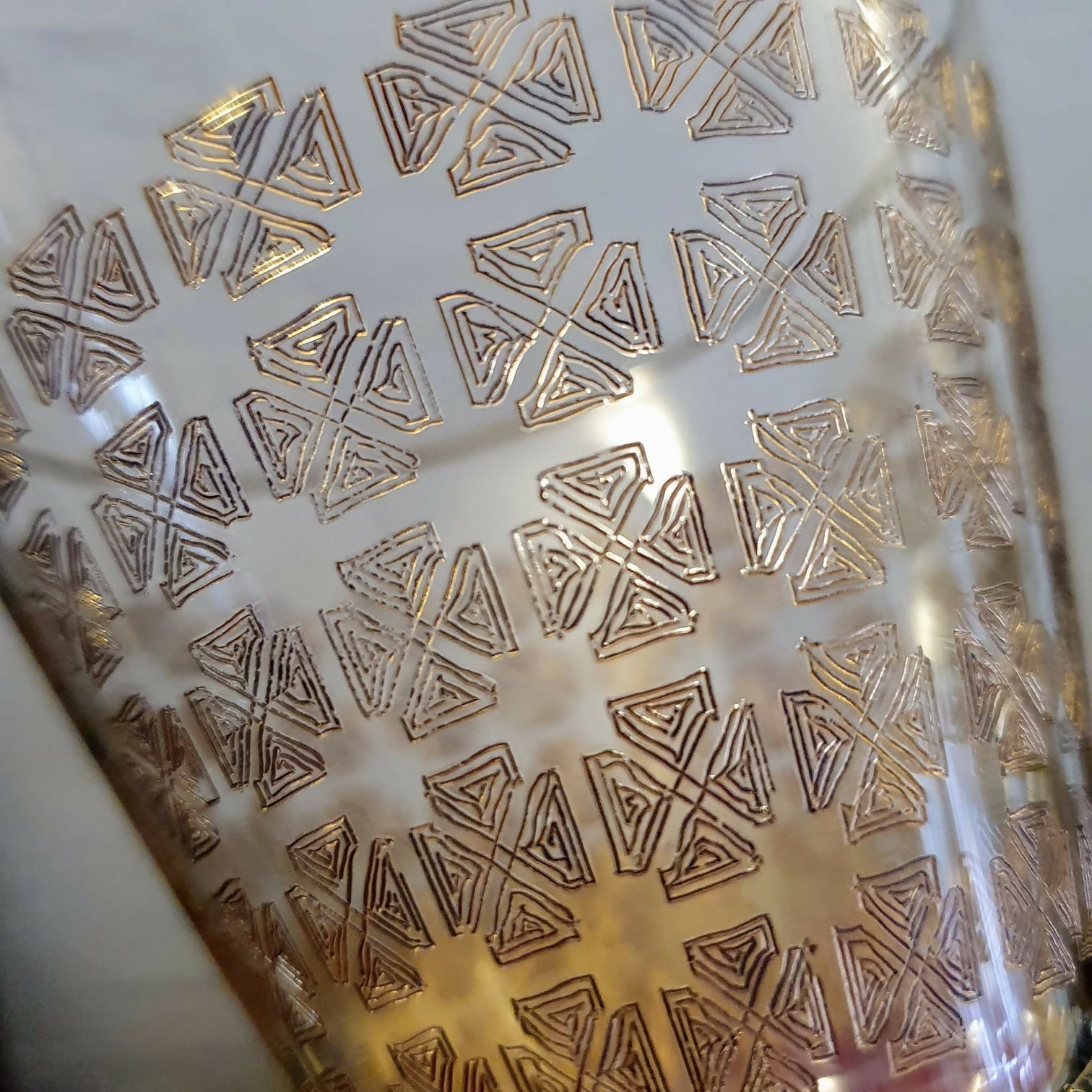 Conjunto com 5 taças vintage para vinho tinto em finíssimo cristal com lapidações geométricas trabalhadíssimas