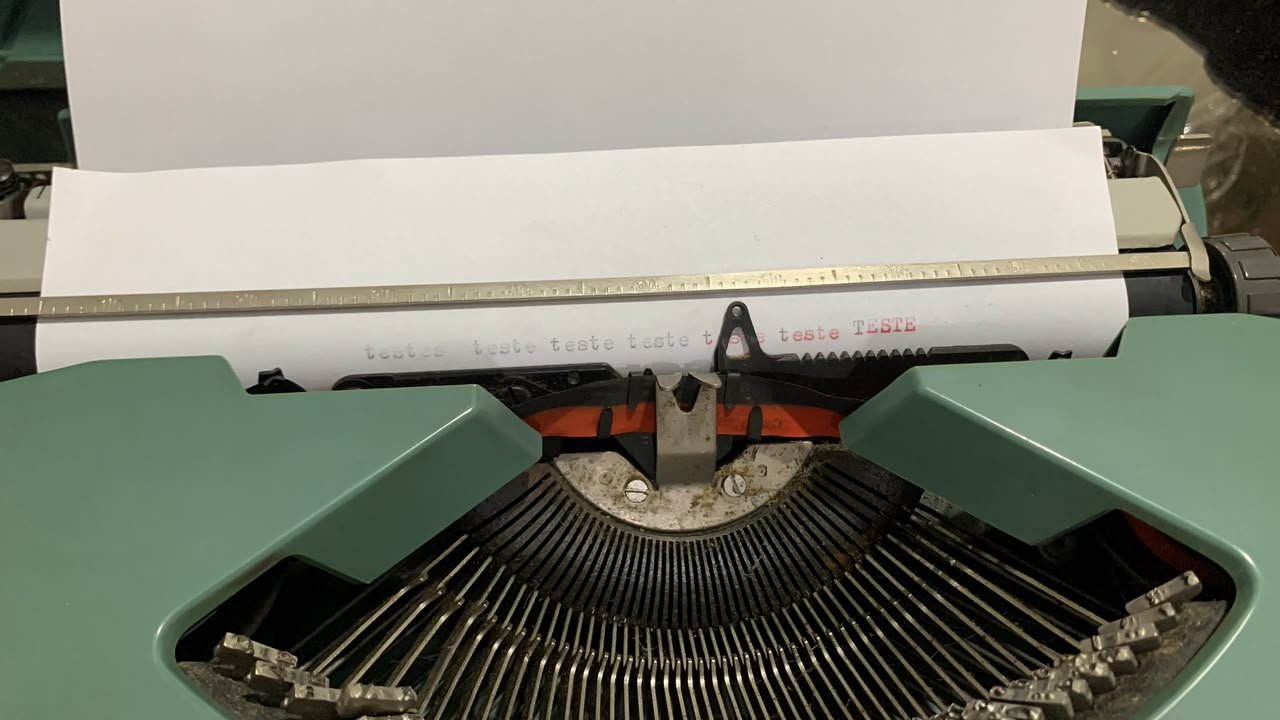Máquina de escrever Olivetti Lettera 82 Verde