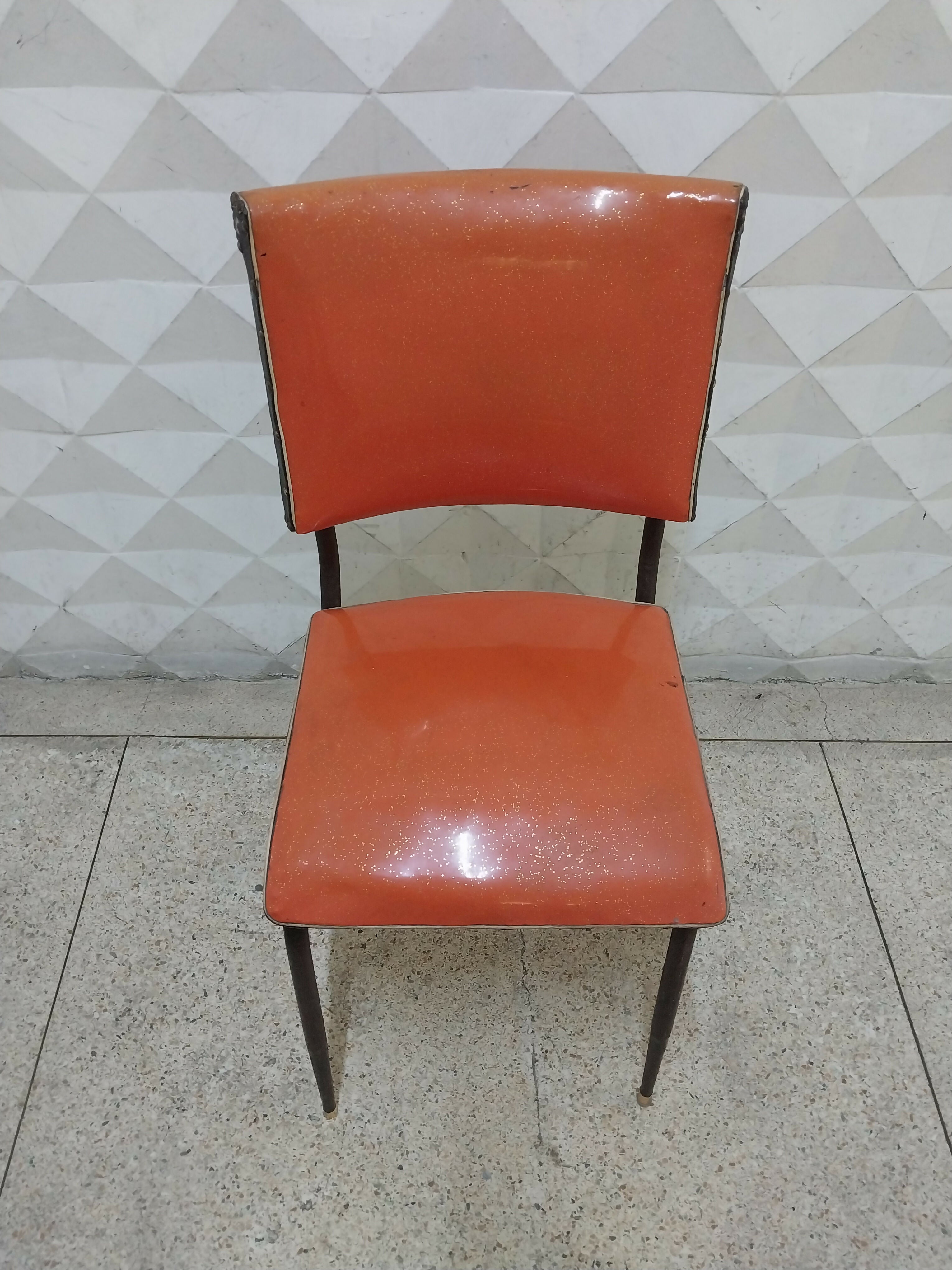 Cadeira Anos 60 Laranja em Vinil