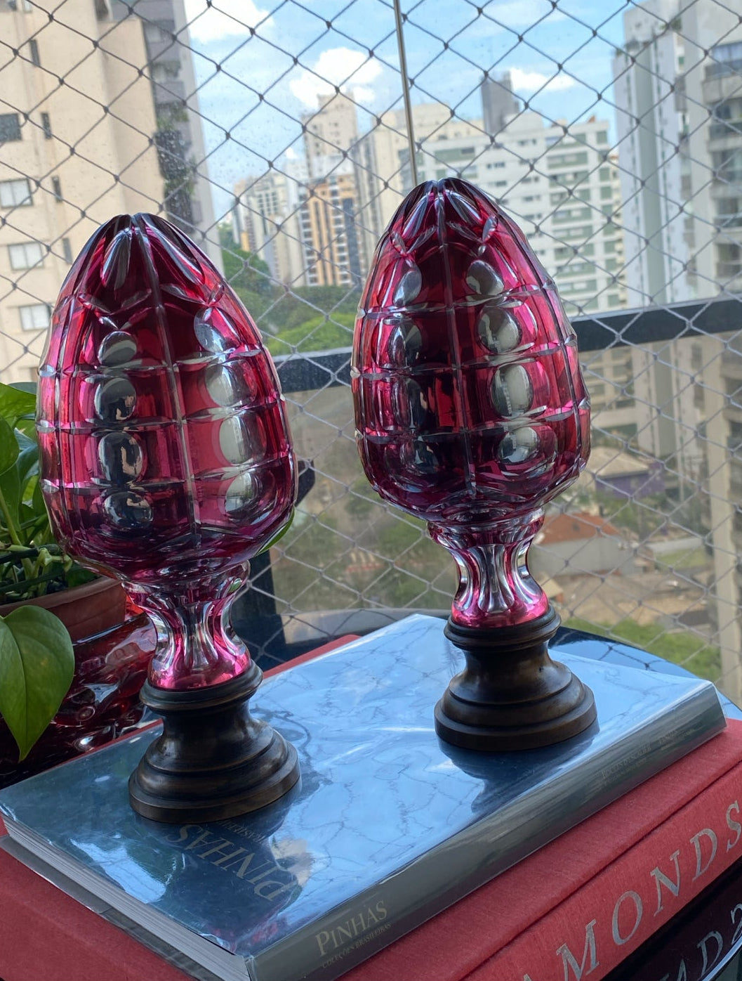Par de Pinhas em cristal espelhado Vermelho e Prata