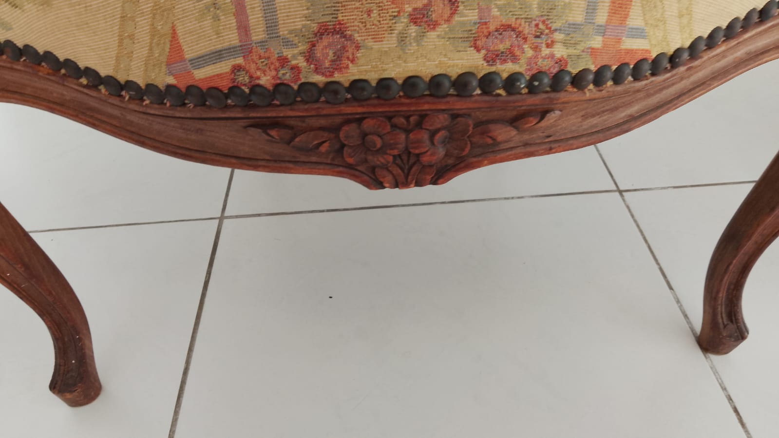 Par de poltronas Luis XV (mesa à parte)
