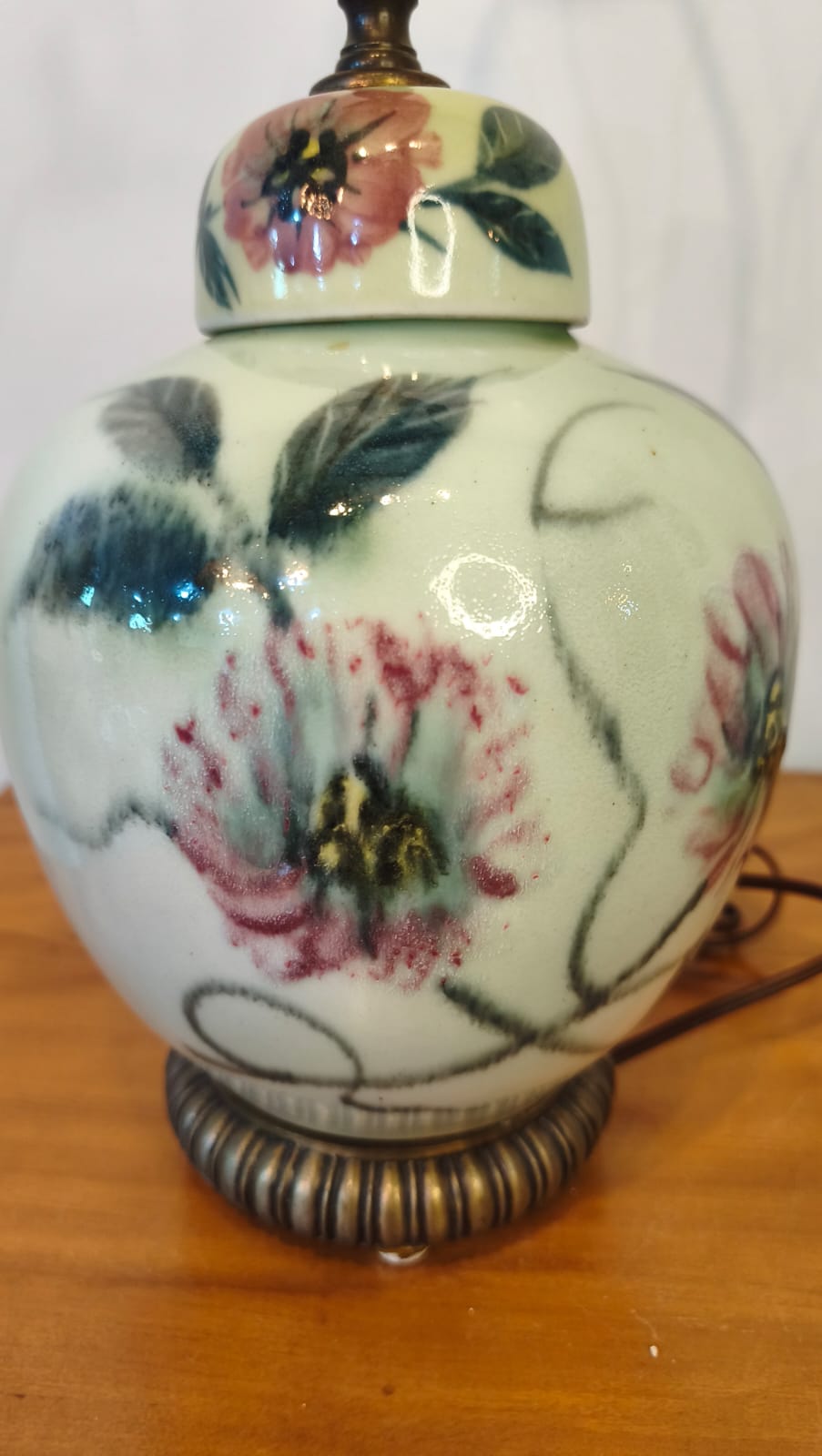 Abajur em cerâmica com decoração floral – 65 cm