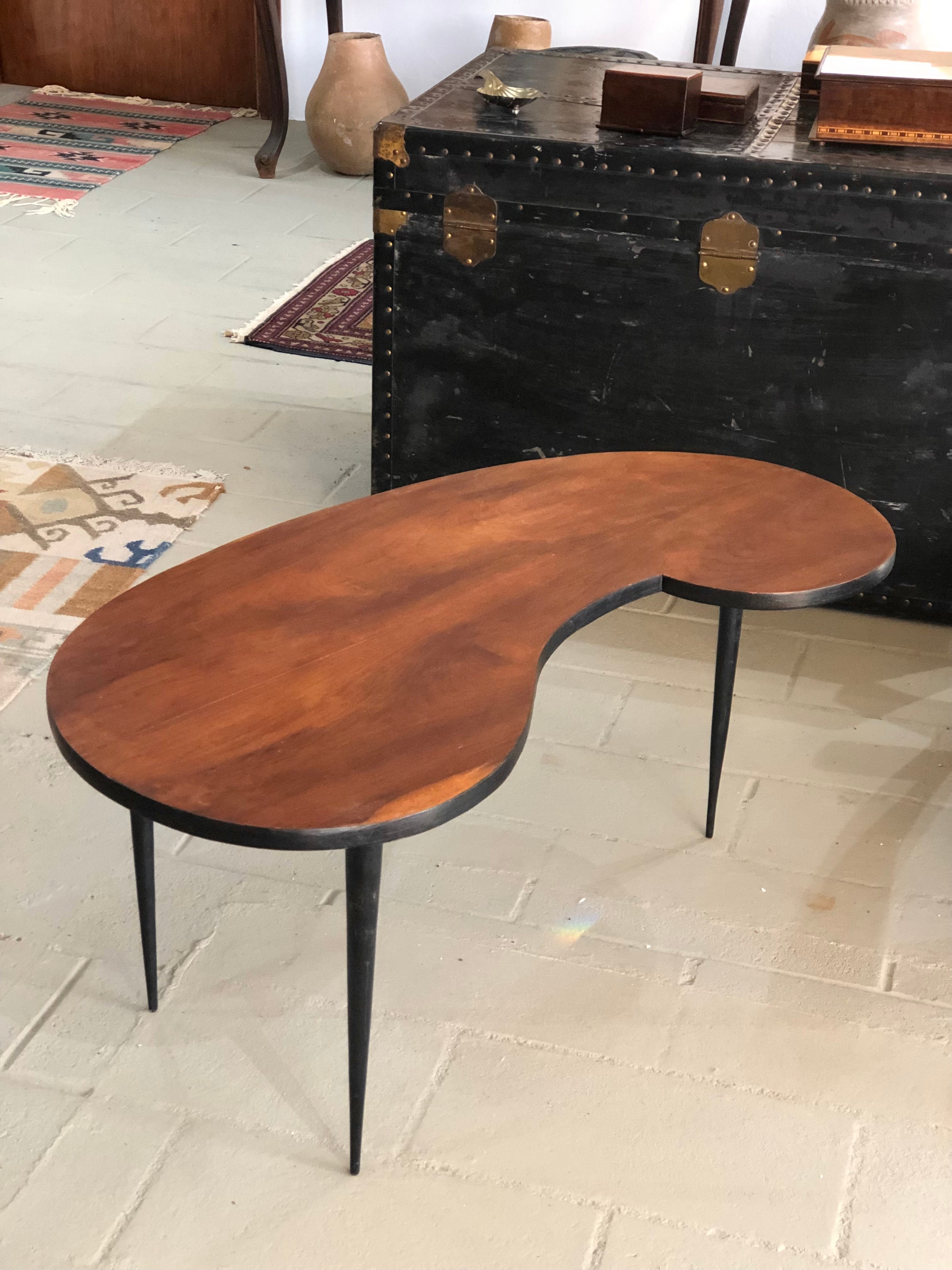 Mesa feijão de madeira e pés palito