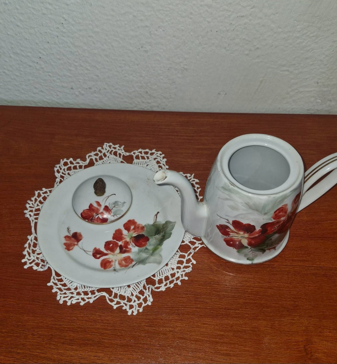 Bule para chá ou café com flores vermelhas