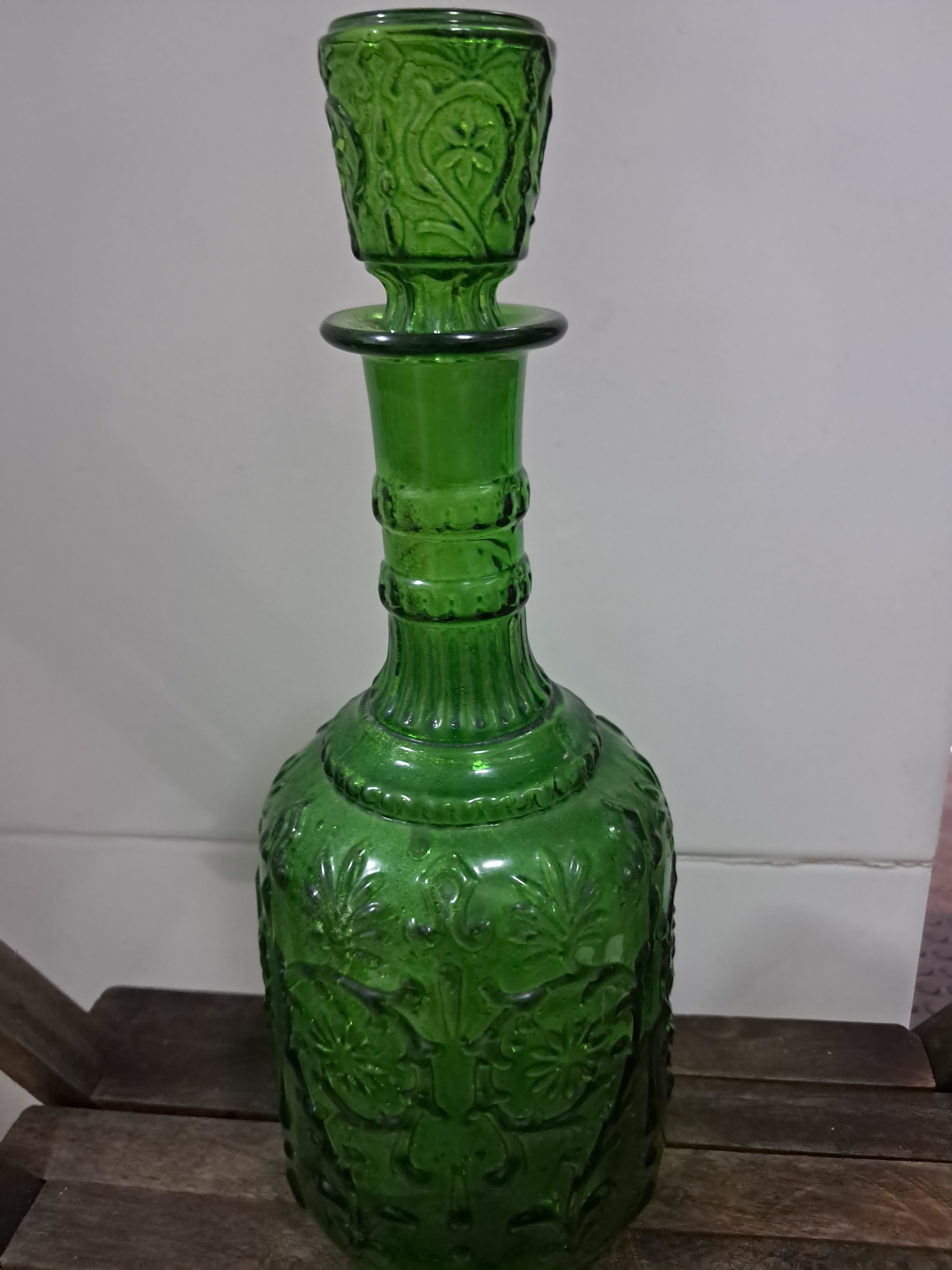 Licoreira com tampa em vidro texturizado verde 