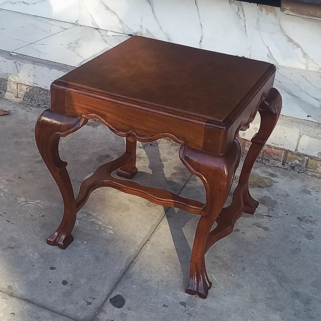 Banco estilo mocho em Imbuia (restaurado) 