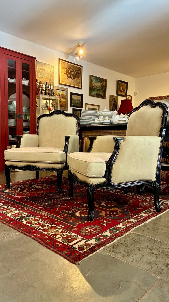 Par de Poltronas Bergère Estilo Luís XV com tecido cru