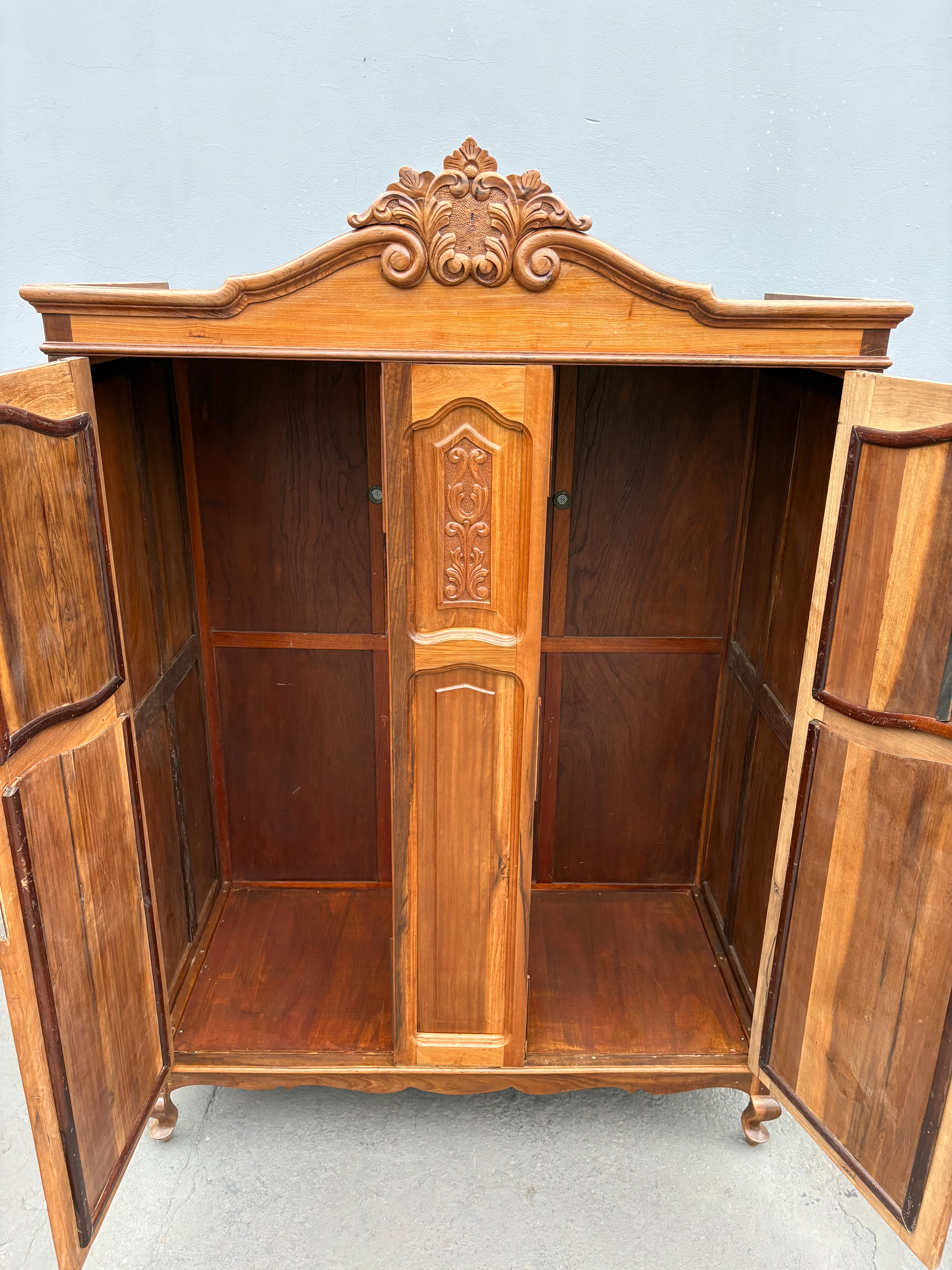 Guarda Roupa Luiz XV - Madeira Imbuia