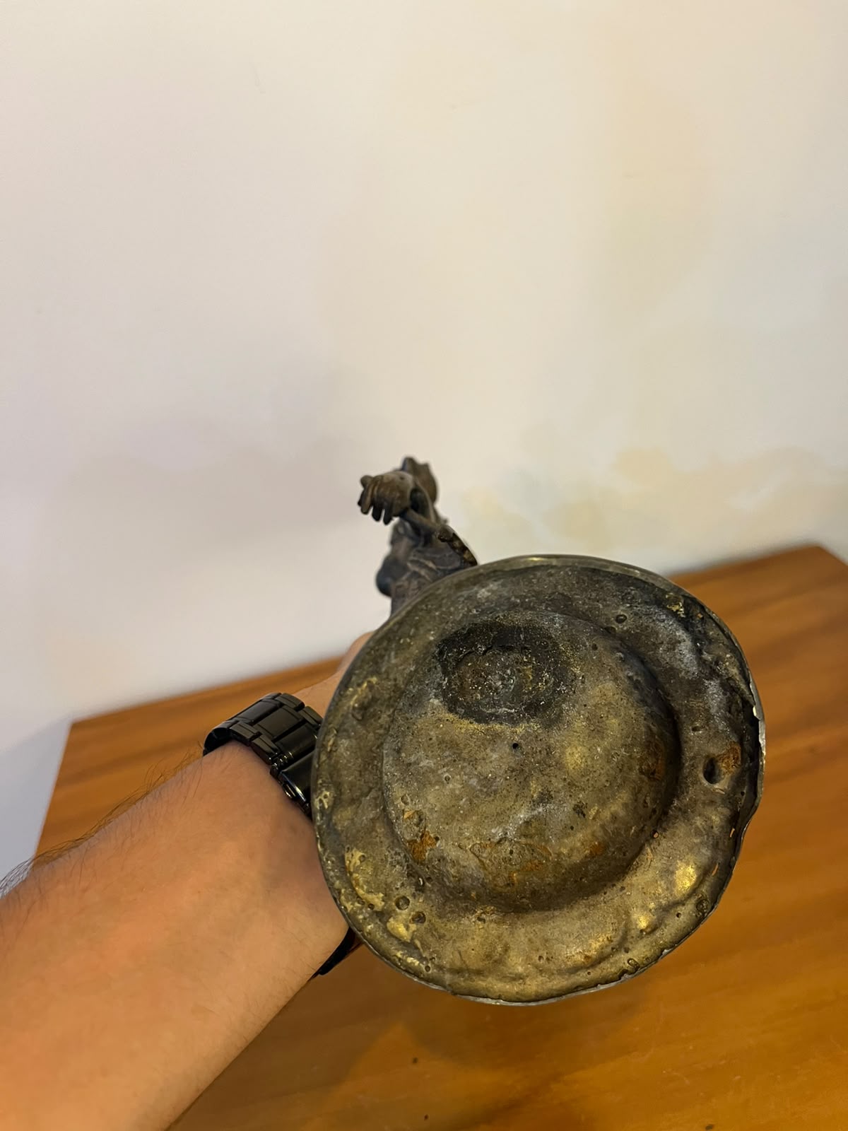 Escultura Oriental Em Metal – Divindade Feminina Com Flor De Lótus | 35 Cm