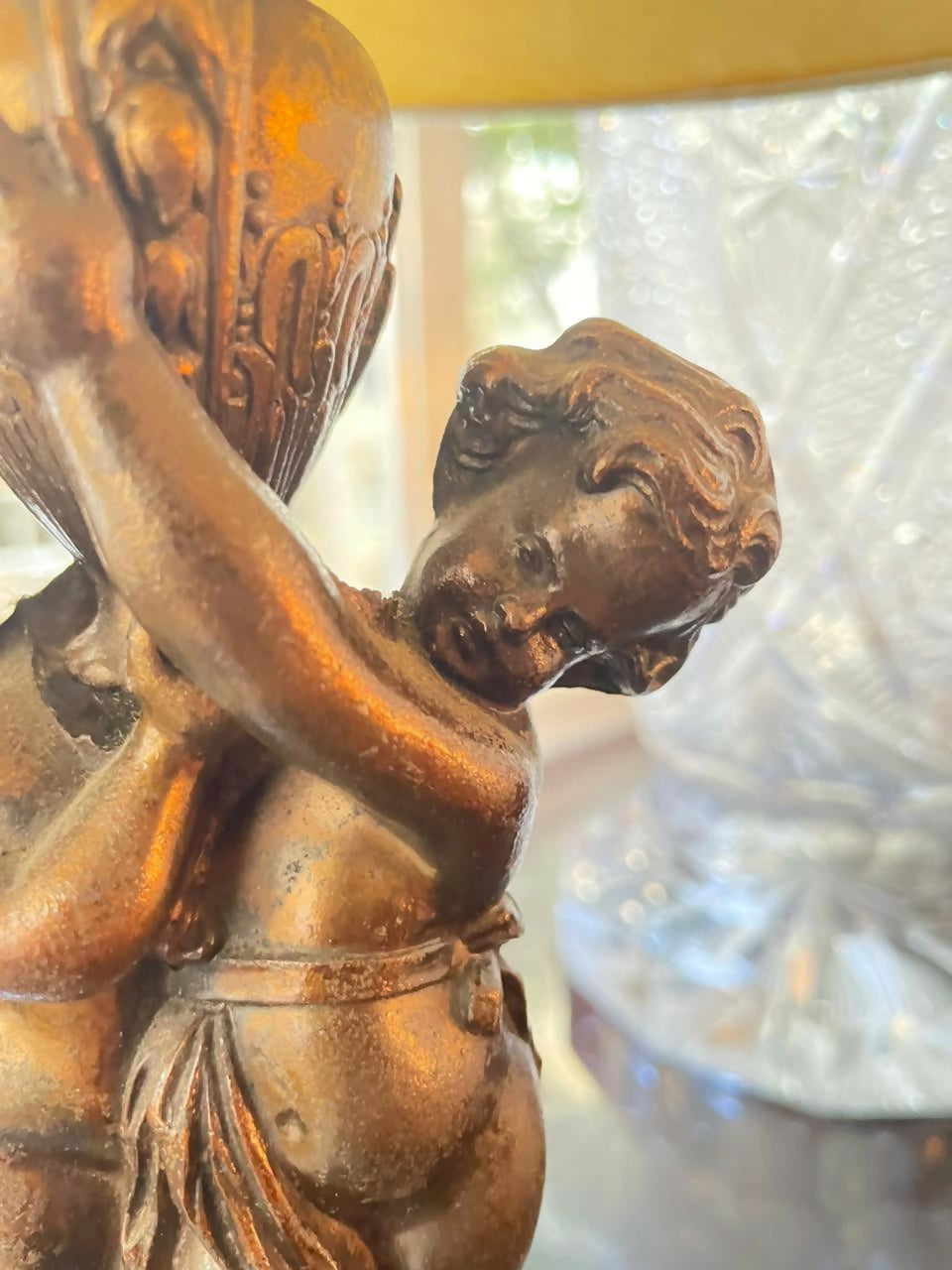 Abajur em bronze figura de querubins