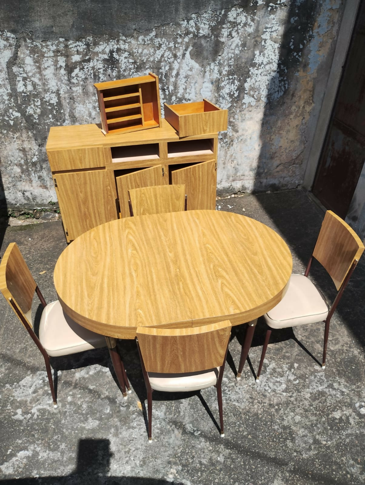 Mesa Fórmica Anos 70 + 4 cadeiras + 1 buffet