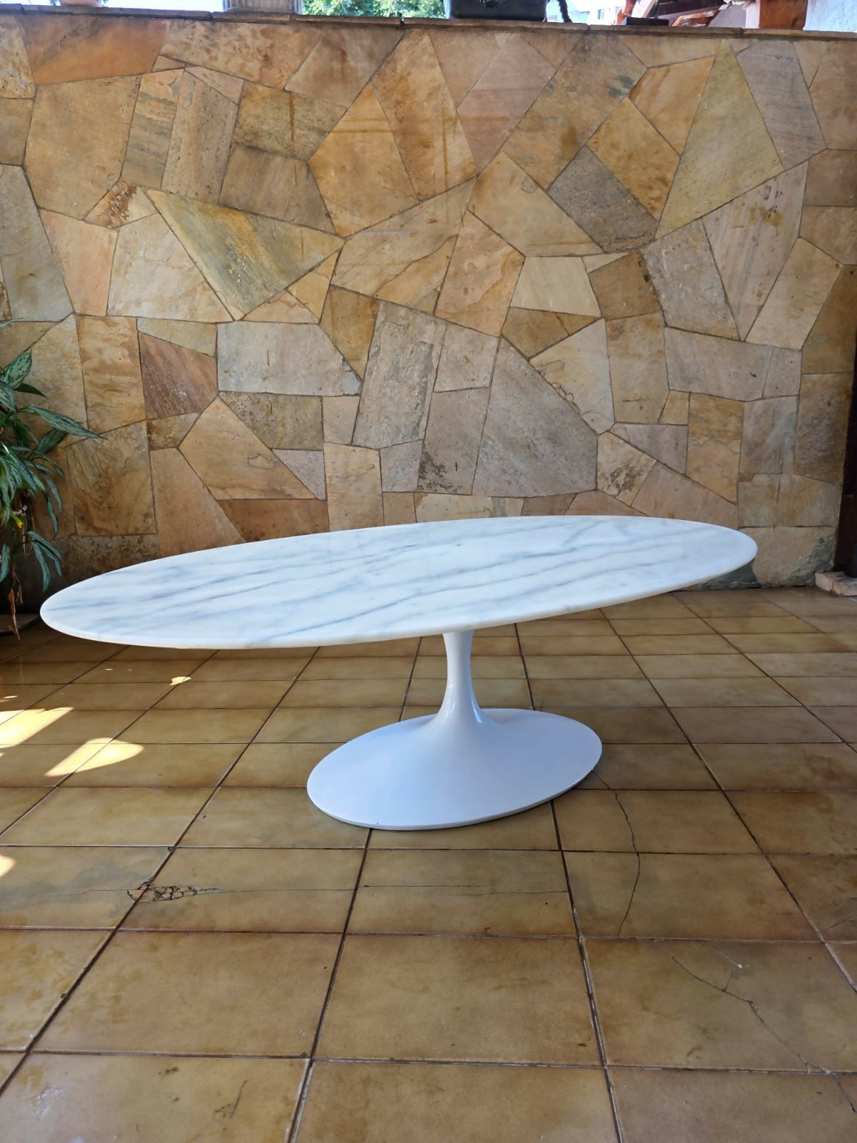 Autêntica mesa Saarinen oval , marmore carrara.