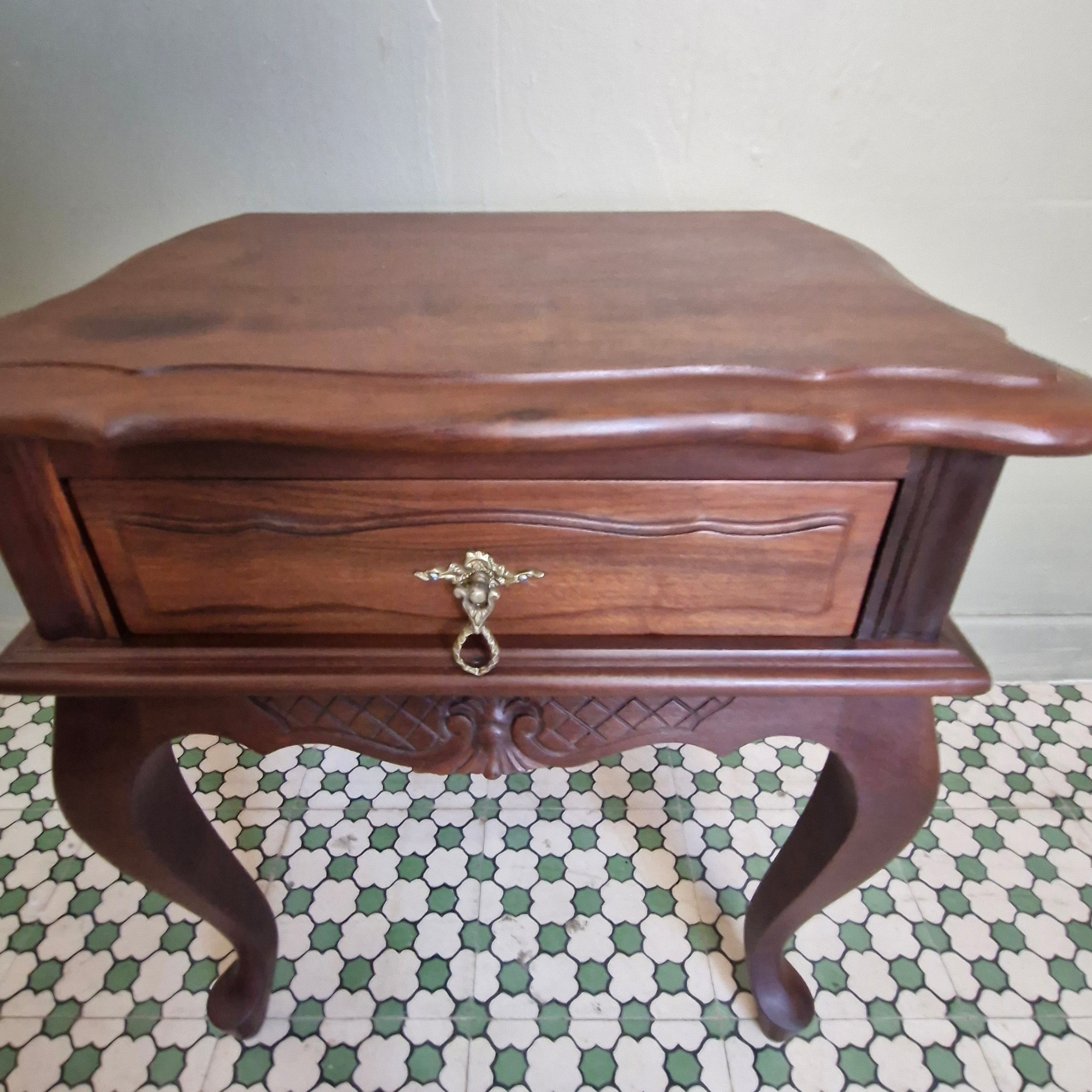 Mesa de cabeceira Luis XV