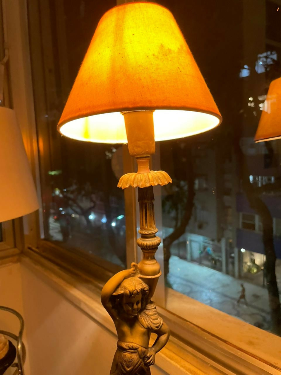 Grande Abajur em Bronze Representando um Querubim (62cm) - valor unitário