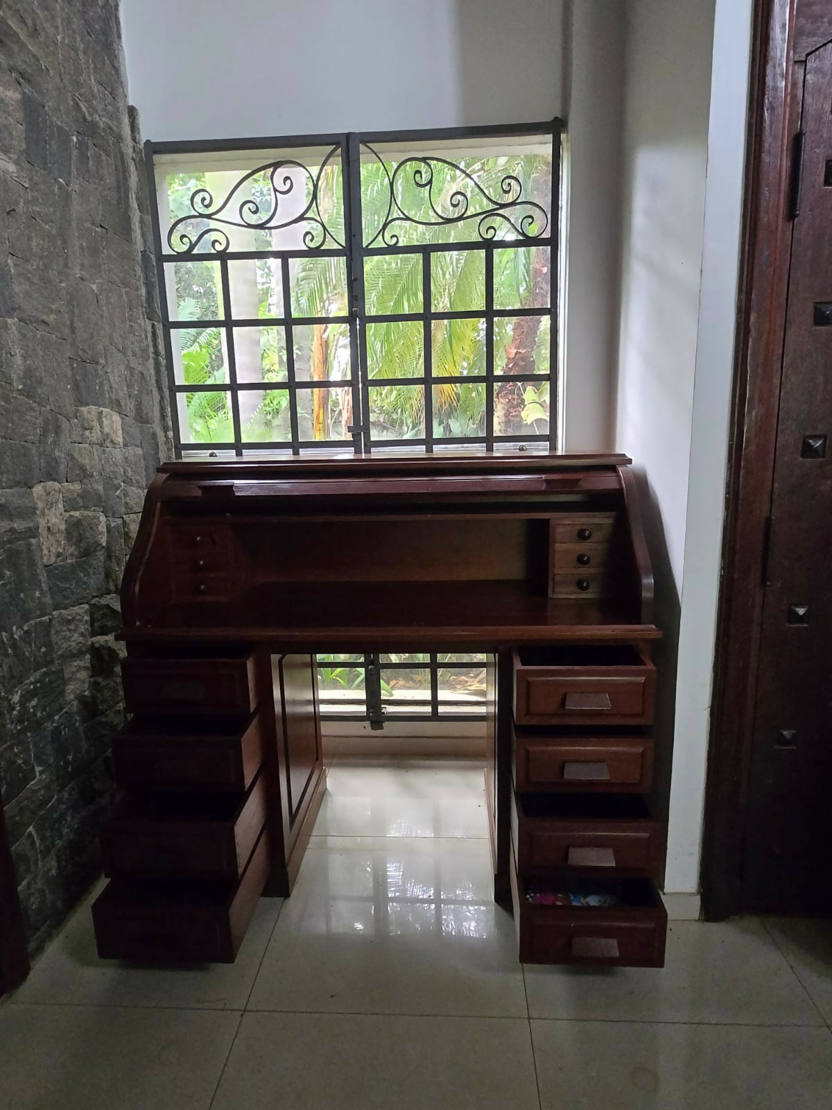 Escrivaninha tipo xerife em mogno – Madeira Bonita – anos 1980–1990