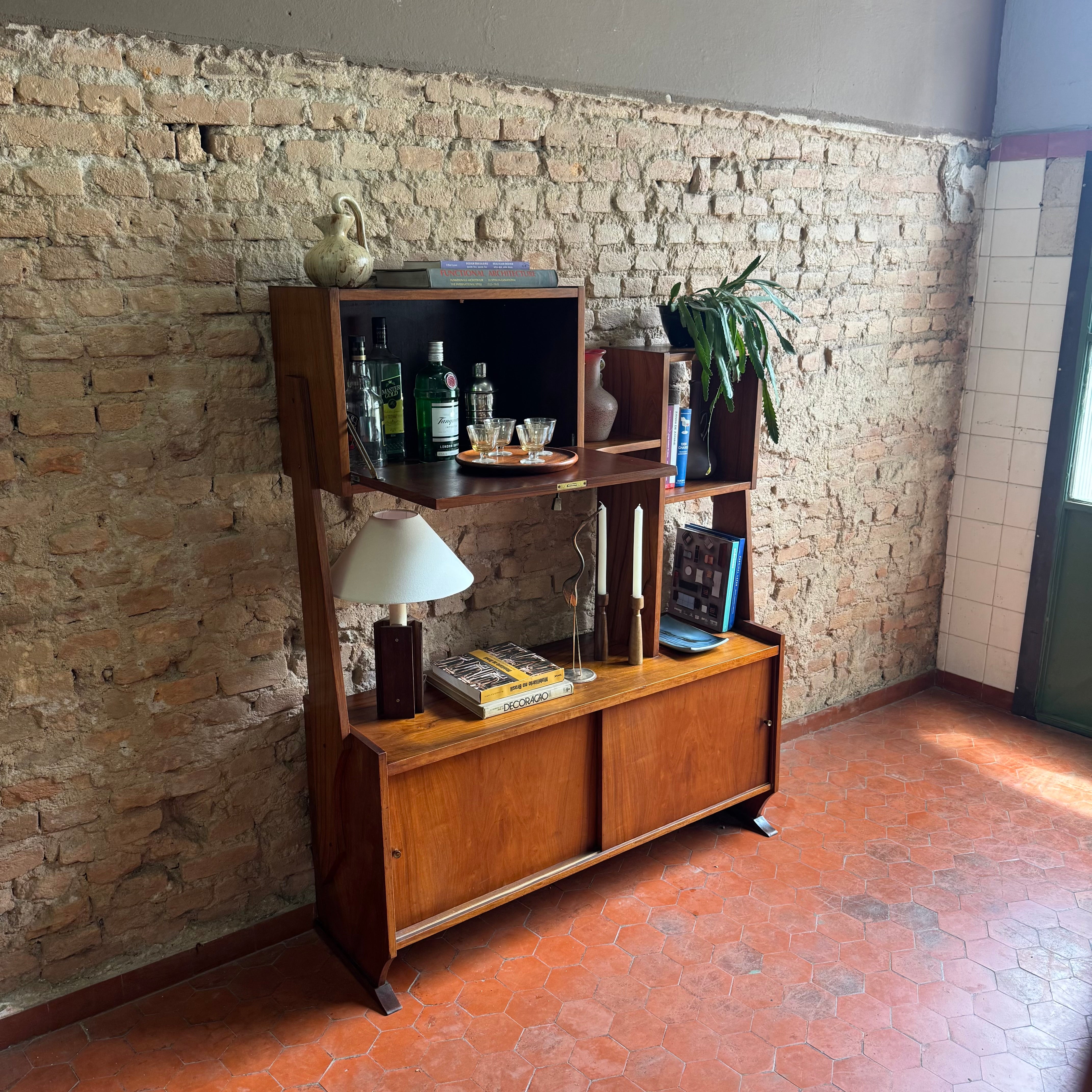Estante antiga anos 60 em Caviúna 