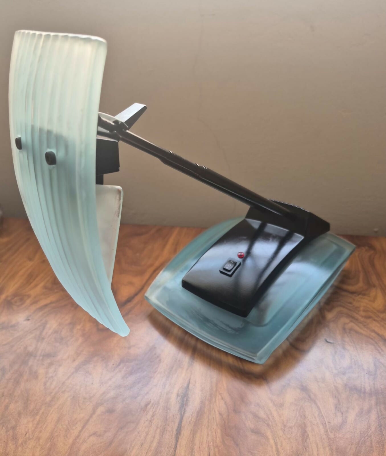 Luminária de mesa em murano da renomada manufatura A.V. Mazzega.