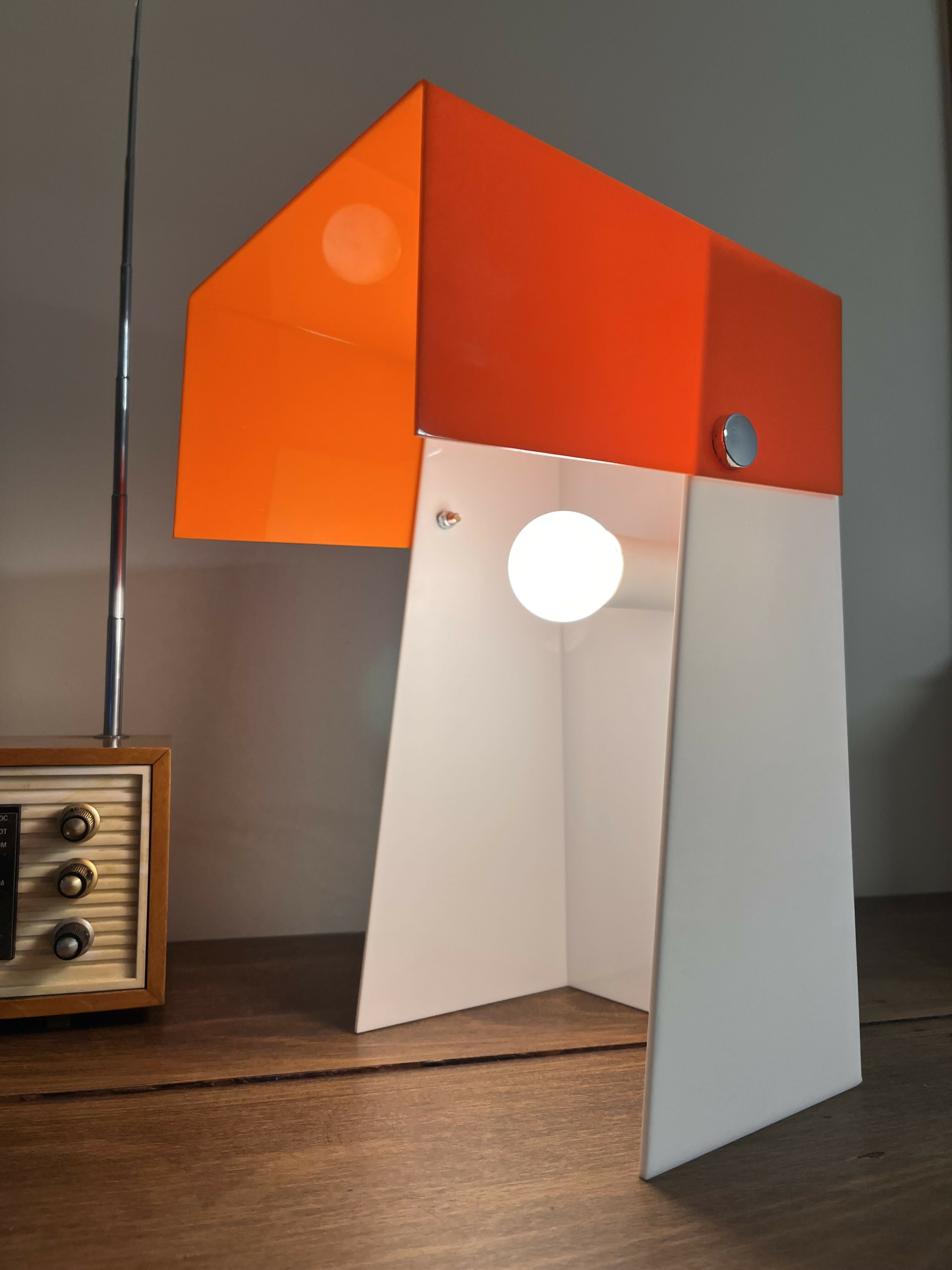Luminária de mesa acrílico laranja