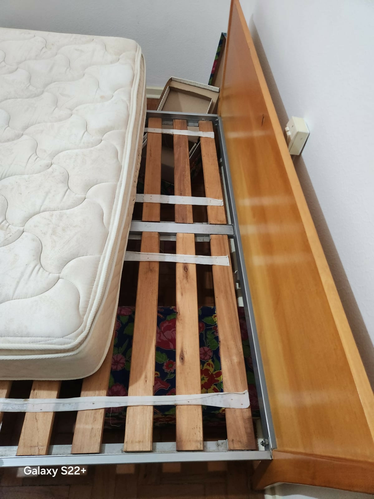 Cama de Casal com estrado e cabeceiras acopladas