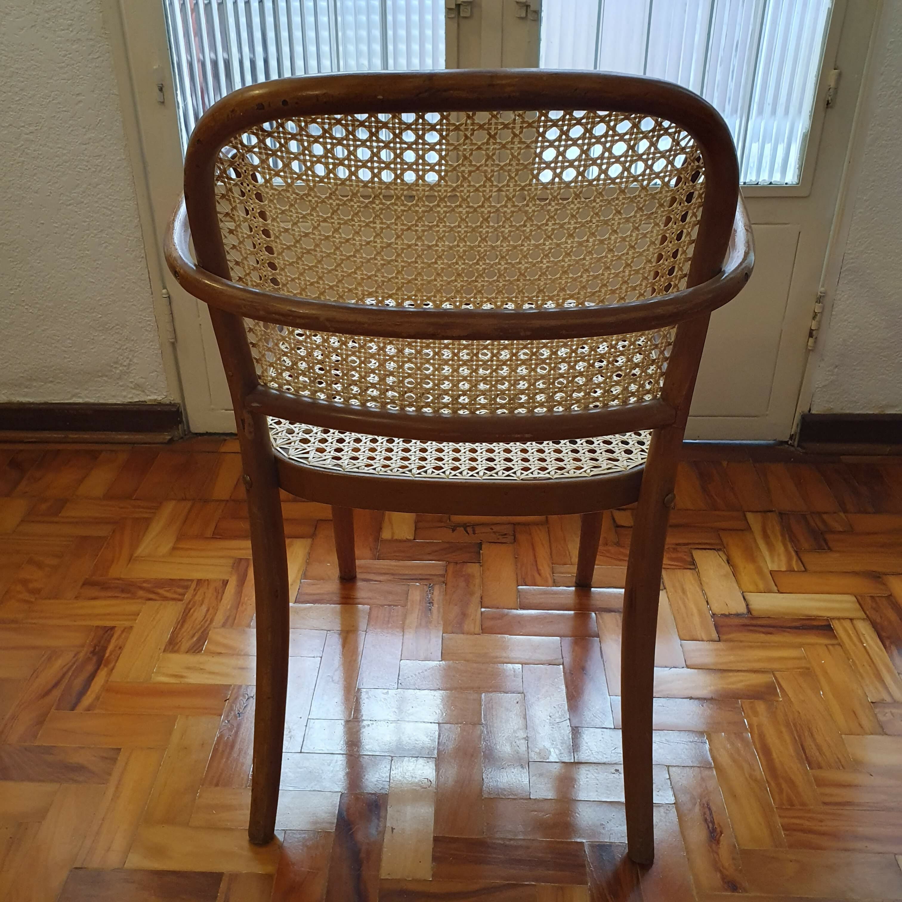 DUAS CADEIRAS THONET MODELO MERIDIEN COM BRAÇOS (valor unitário)