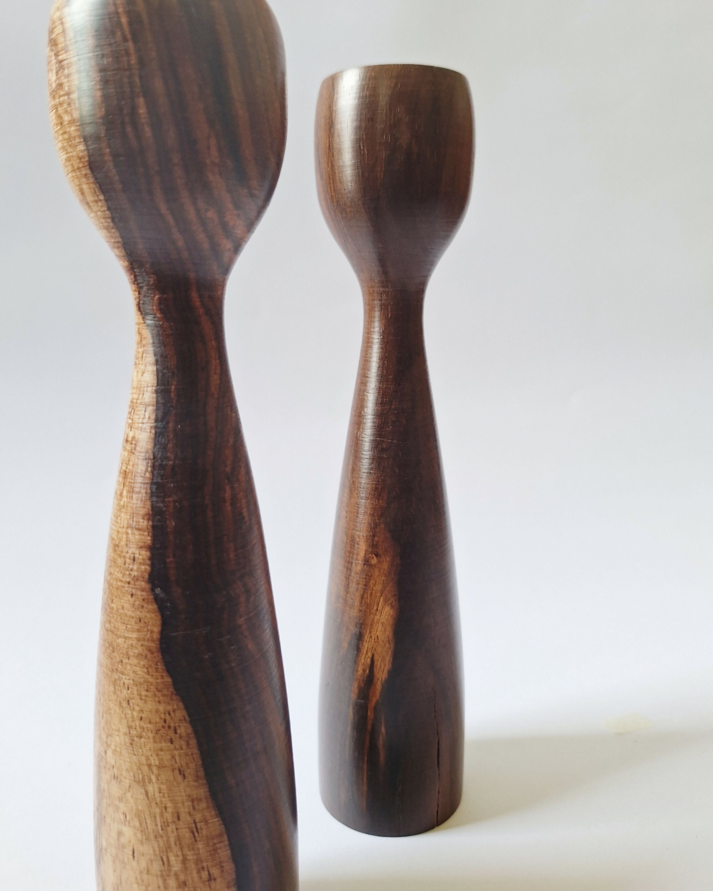 Castiçais em Jacarandá da Bahia (valor do par)