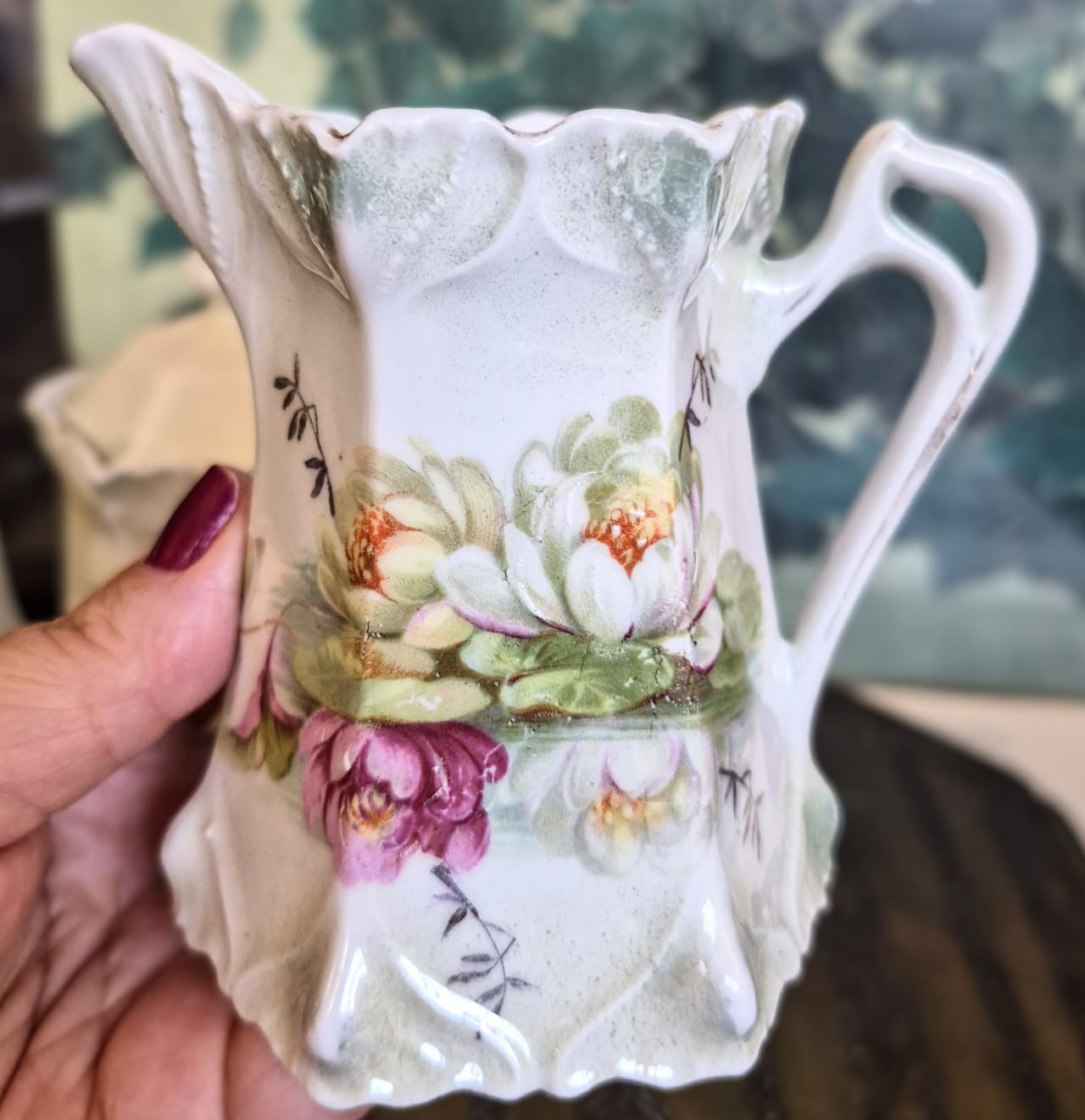Conjunto de bule e leiteira antigos (1890) em porcelana alemã da Silésia,  lindamente decorados à mão.