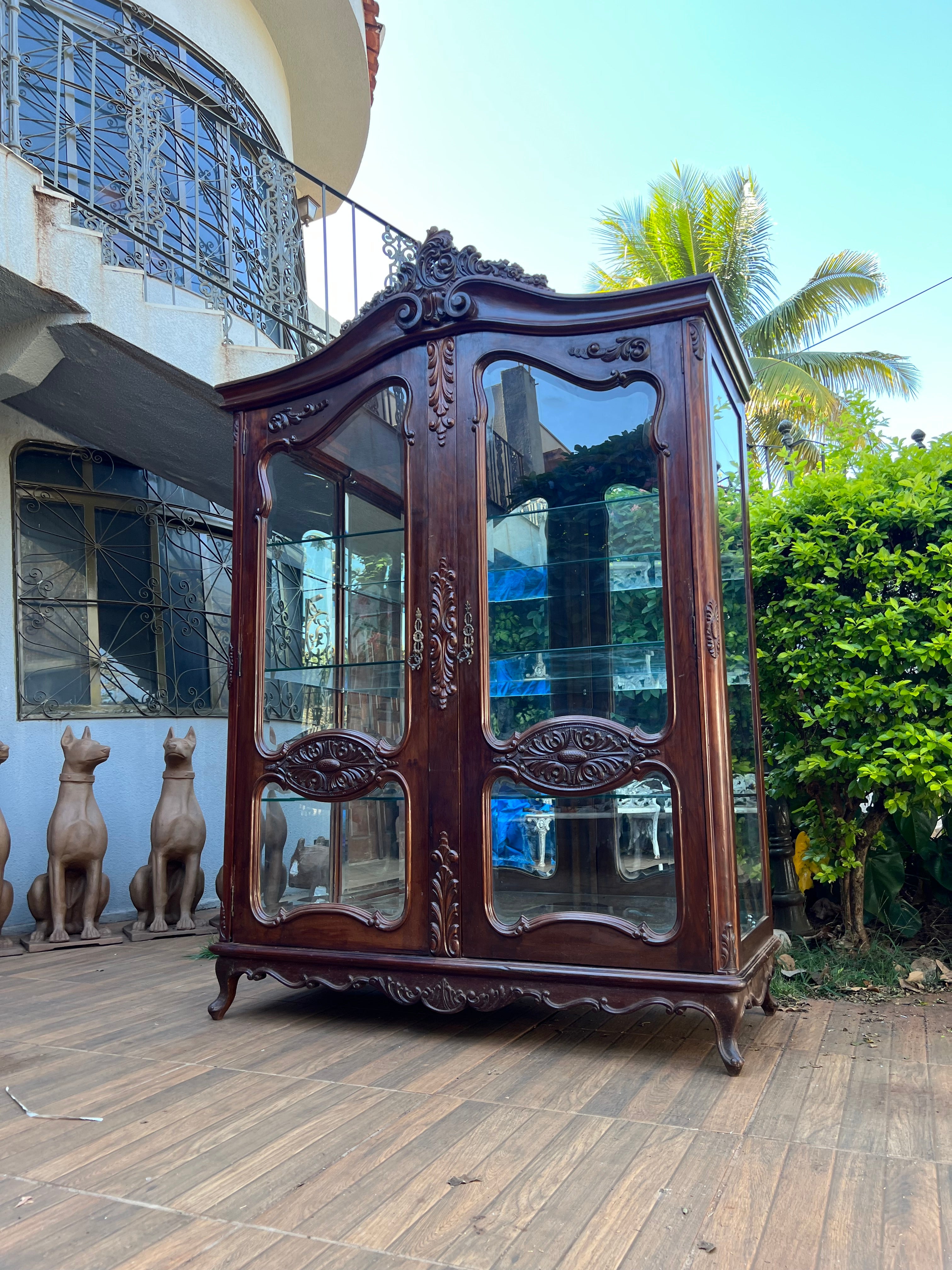 Maravilhosa cristaleira antiga