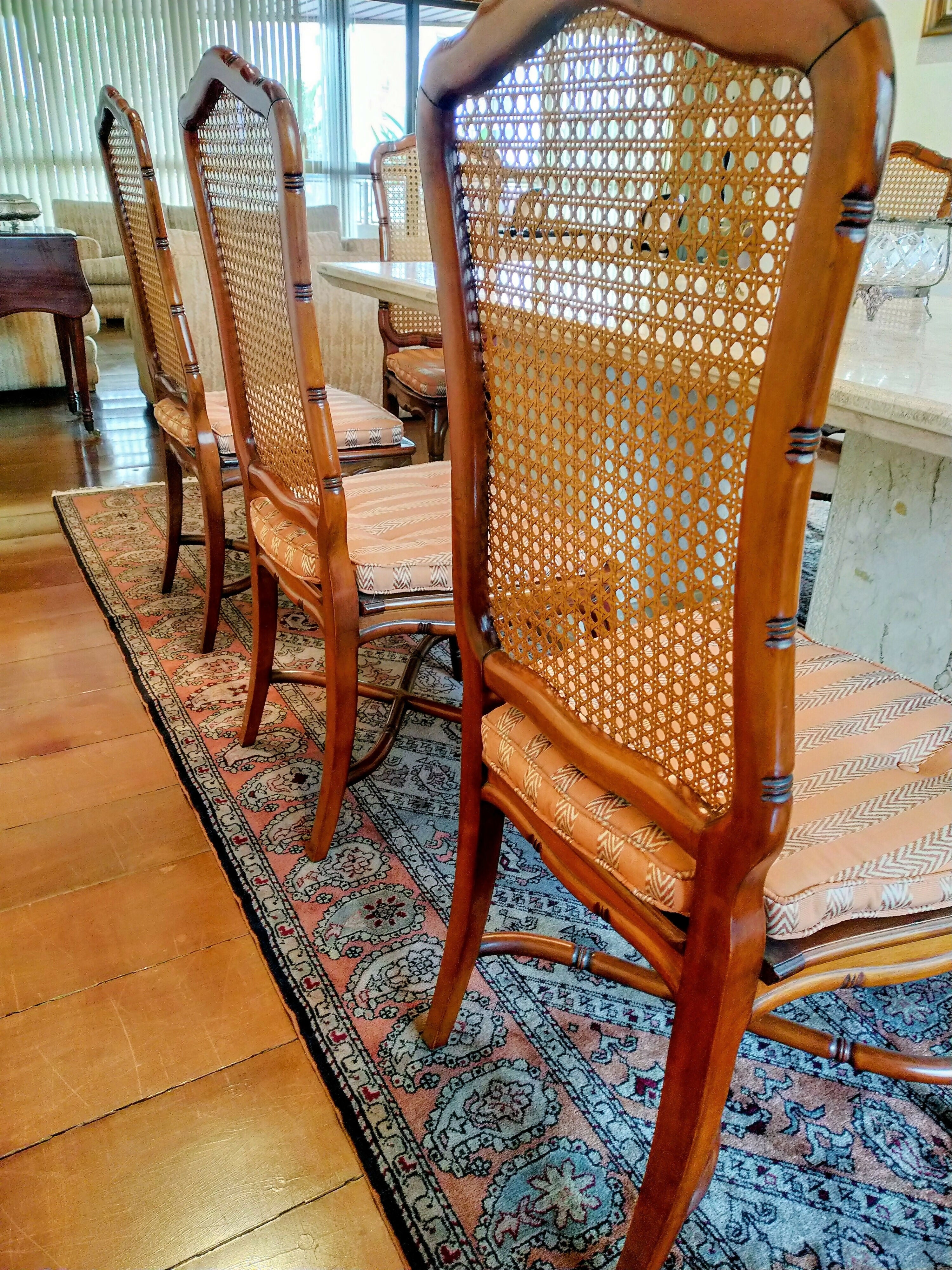 CONJUNTO 8 CADEIRAS VINTAGE MADEIRA MACIÇA ENTALHADA E PALHINHA