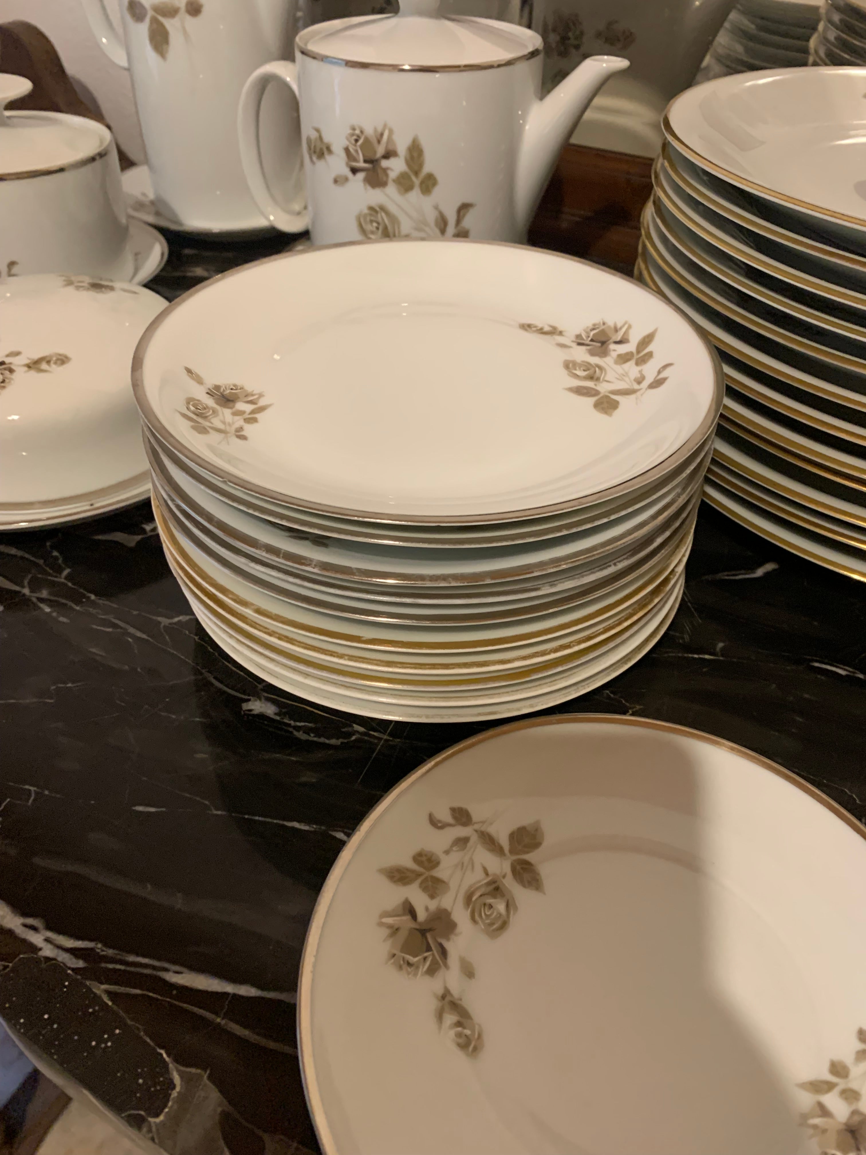 Estonteante jogo Porcelana Renner Medallion misto dourado e prata