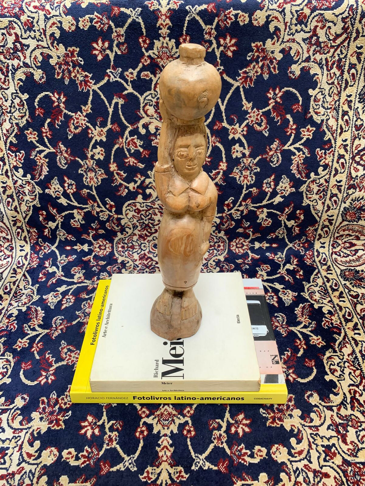 Escultura em Madeira — Figura com Vaso | Arte Popular Brasileira · Piauí