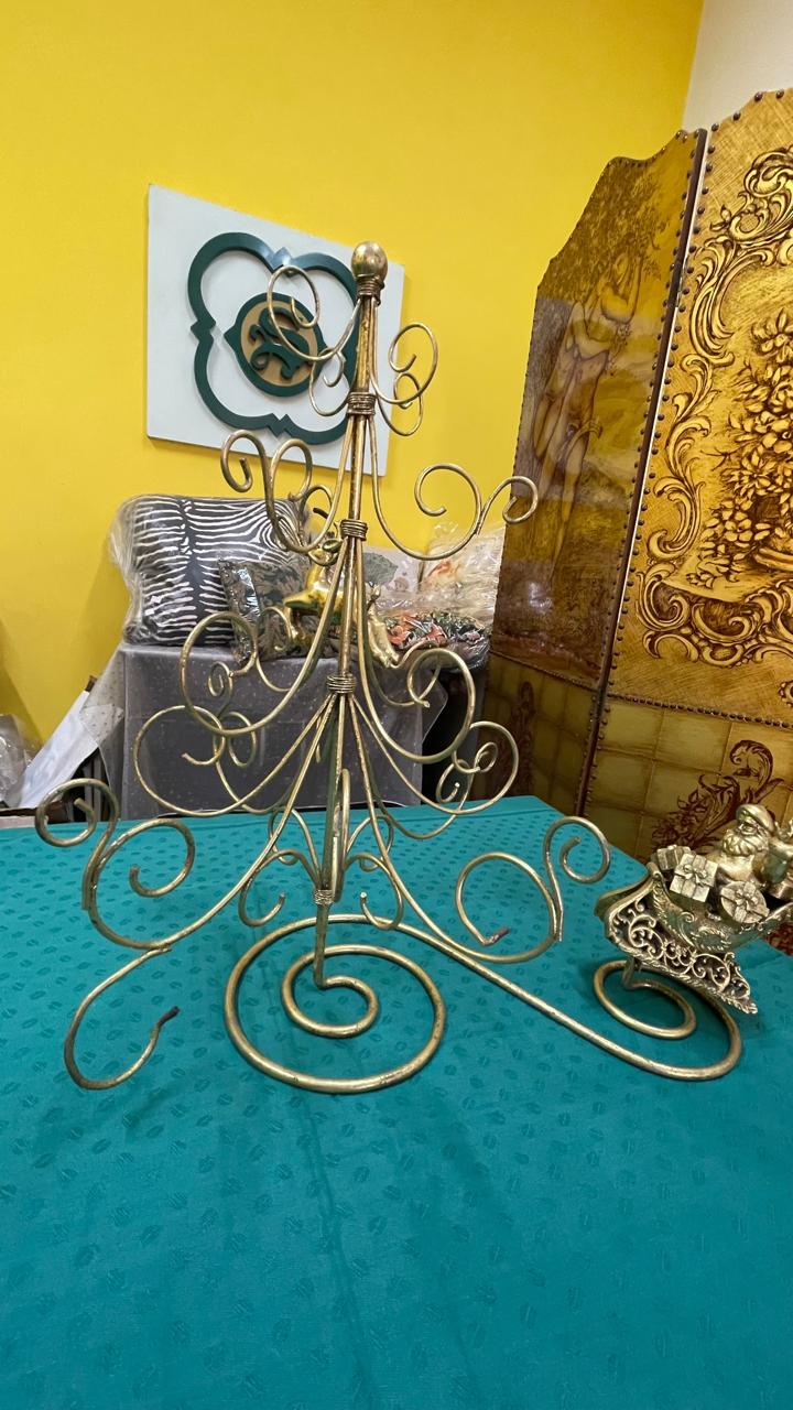 Árvore de Natal em ferro dourado