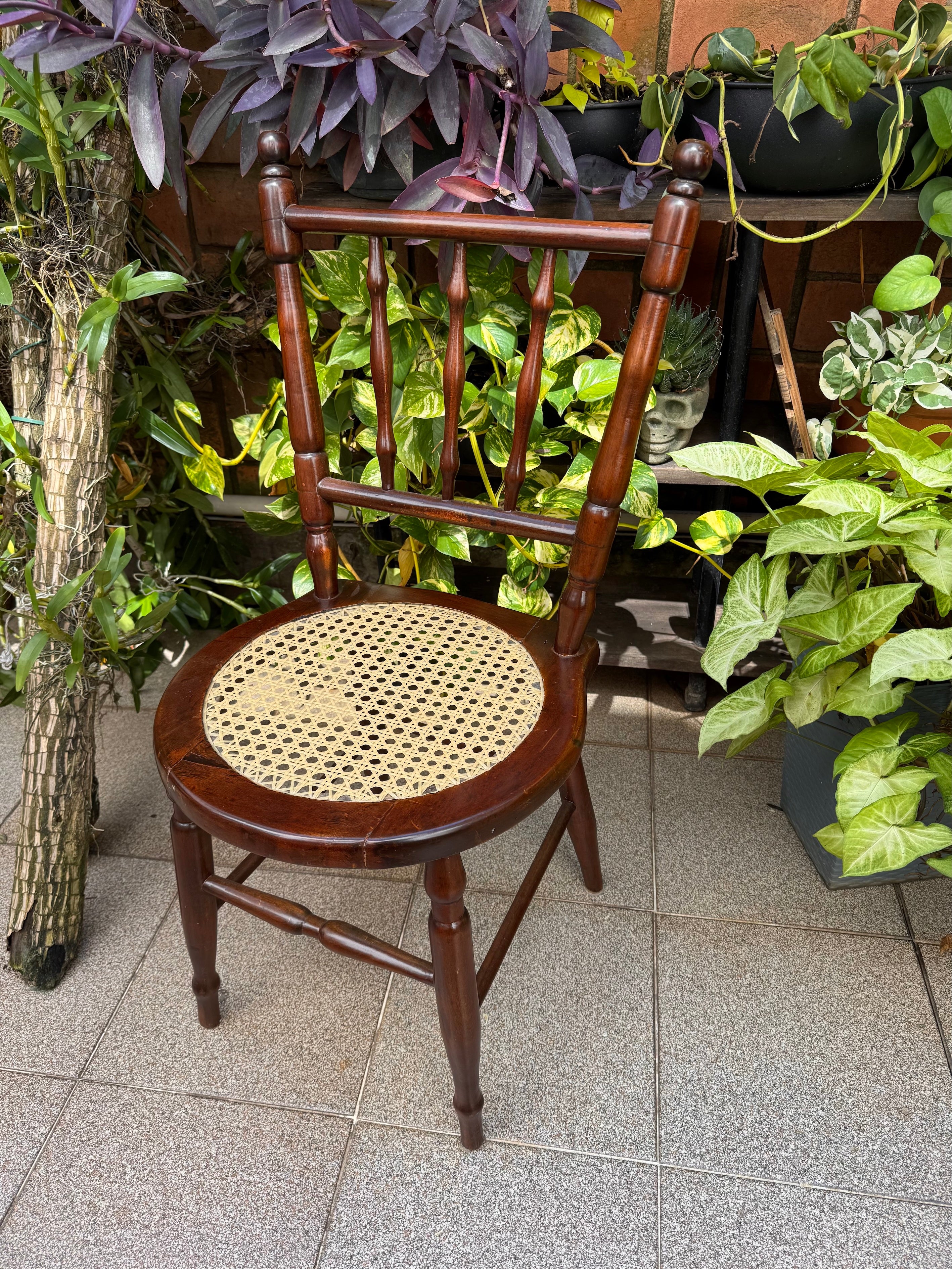 Cadeira solitária em madeira estilo cottage - palhinha sintética