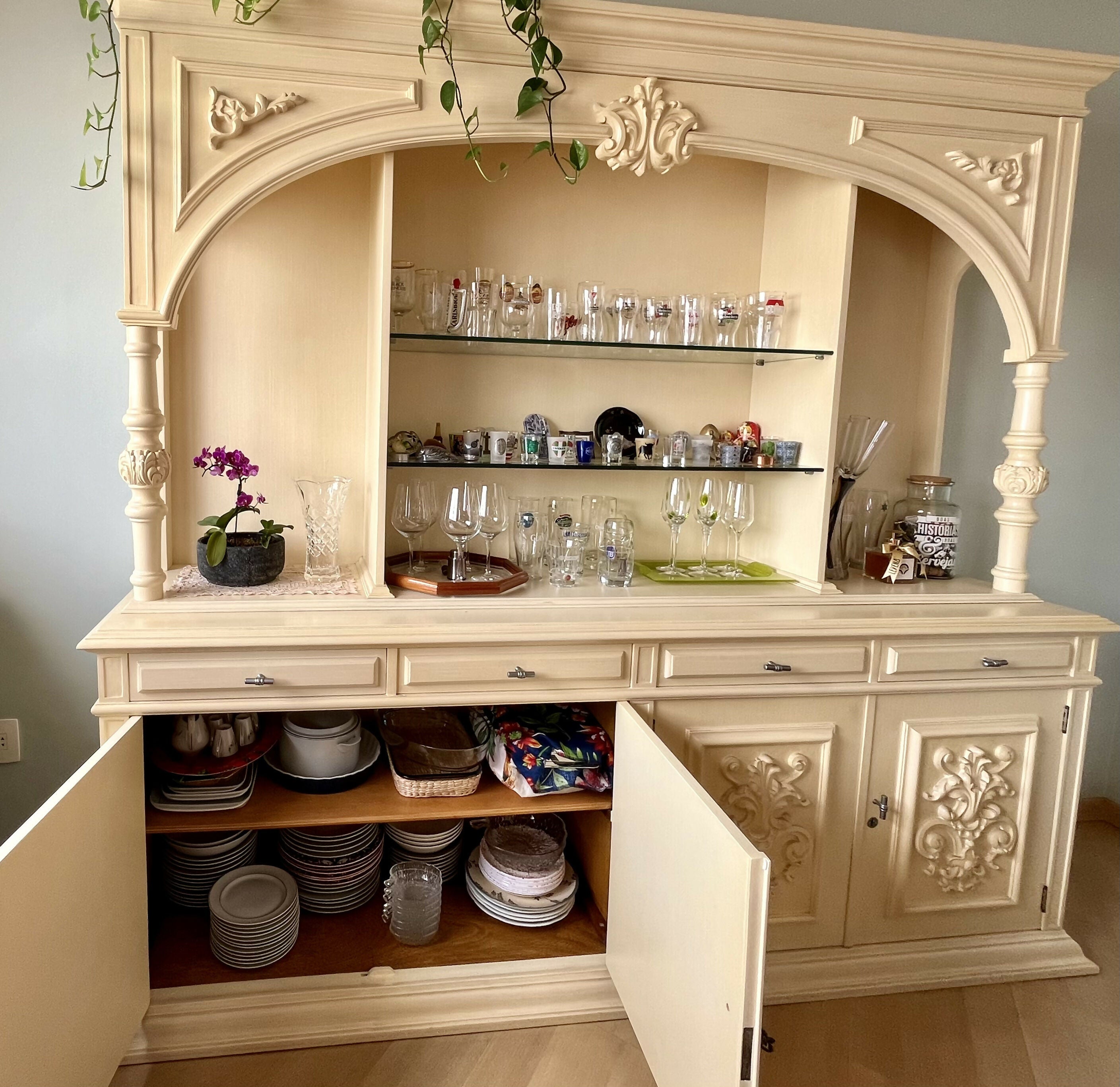 Buffet Madeira Maciça. com acabamento em Pátina (Peça Única)