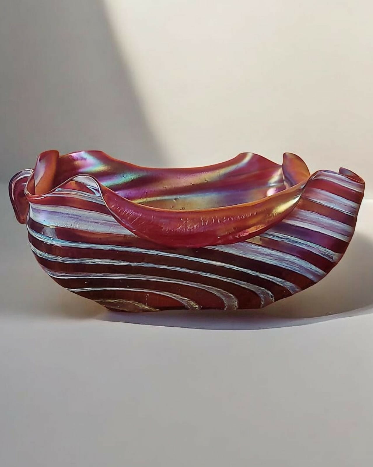 Raríssimo bowl em vidro artístico iridescente