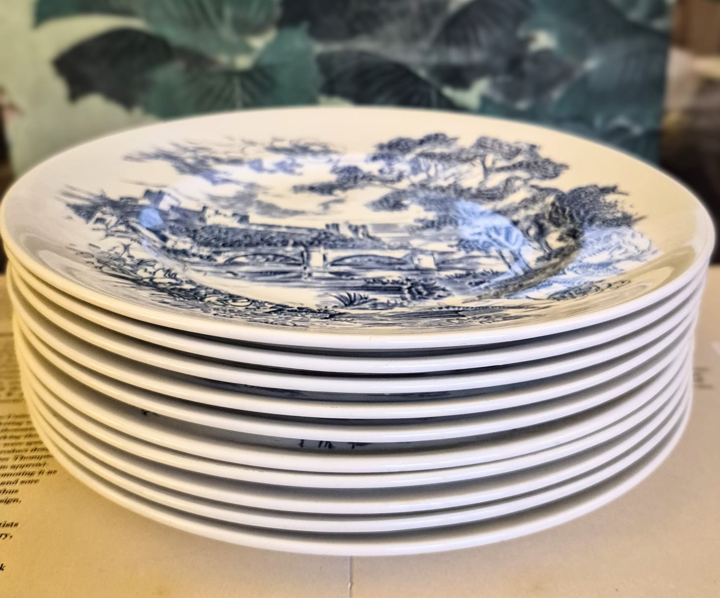 Conjunto de 10 pratos rasos em faiança azul e branca inglesa,  produzidos pela Enoch Wedgwood, anos, padrão Country Side.