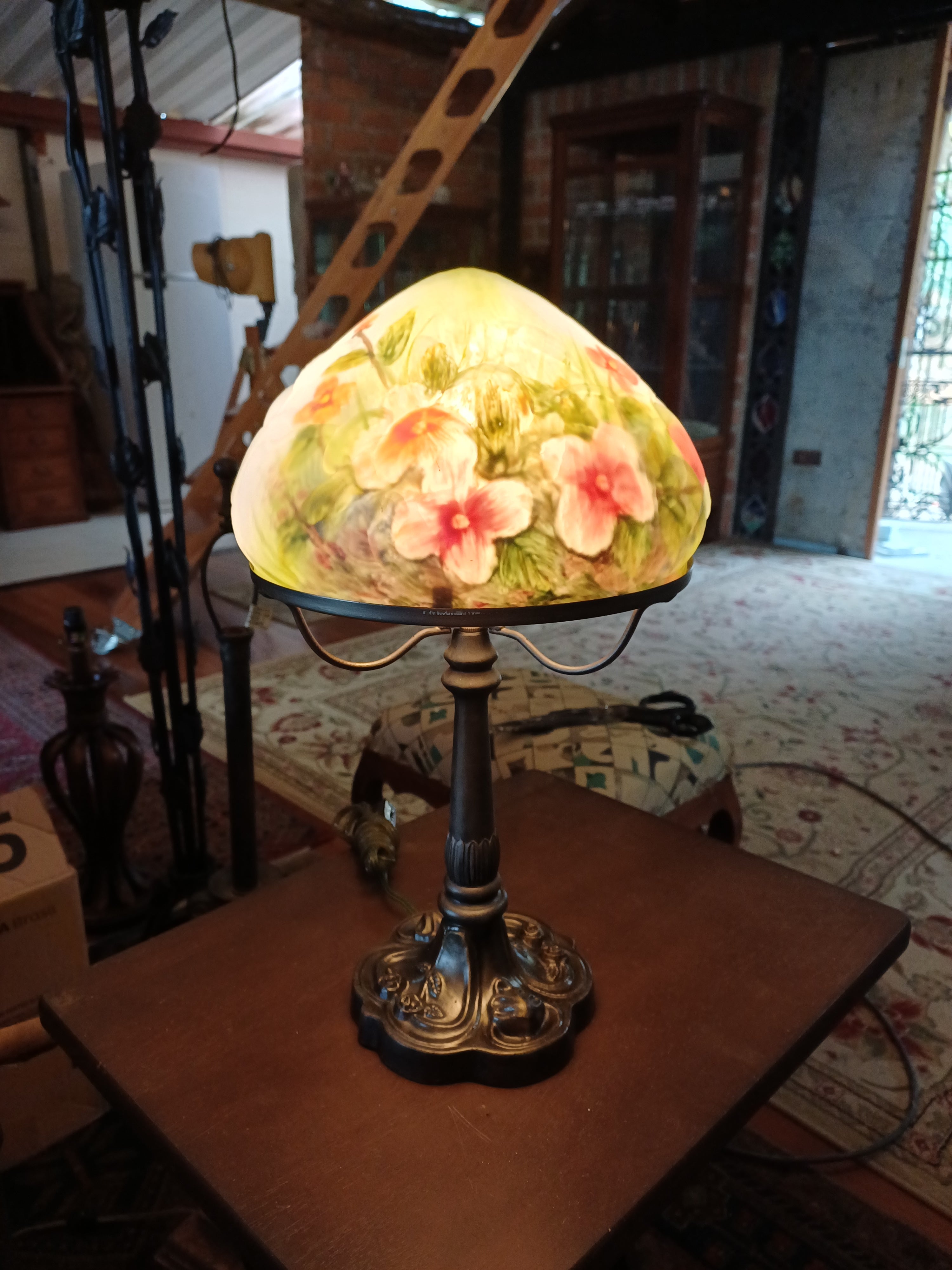 Raro abajur estilo tiffany de vidro retro pintado a fogo