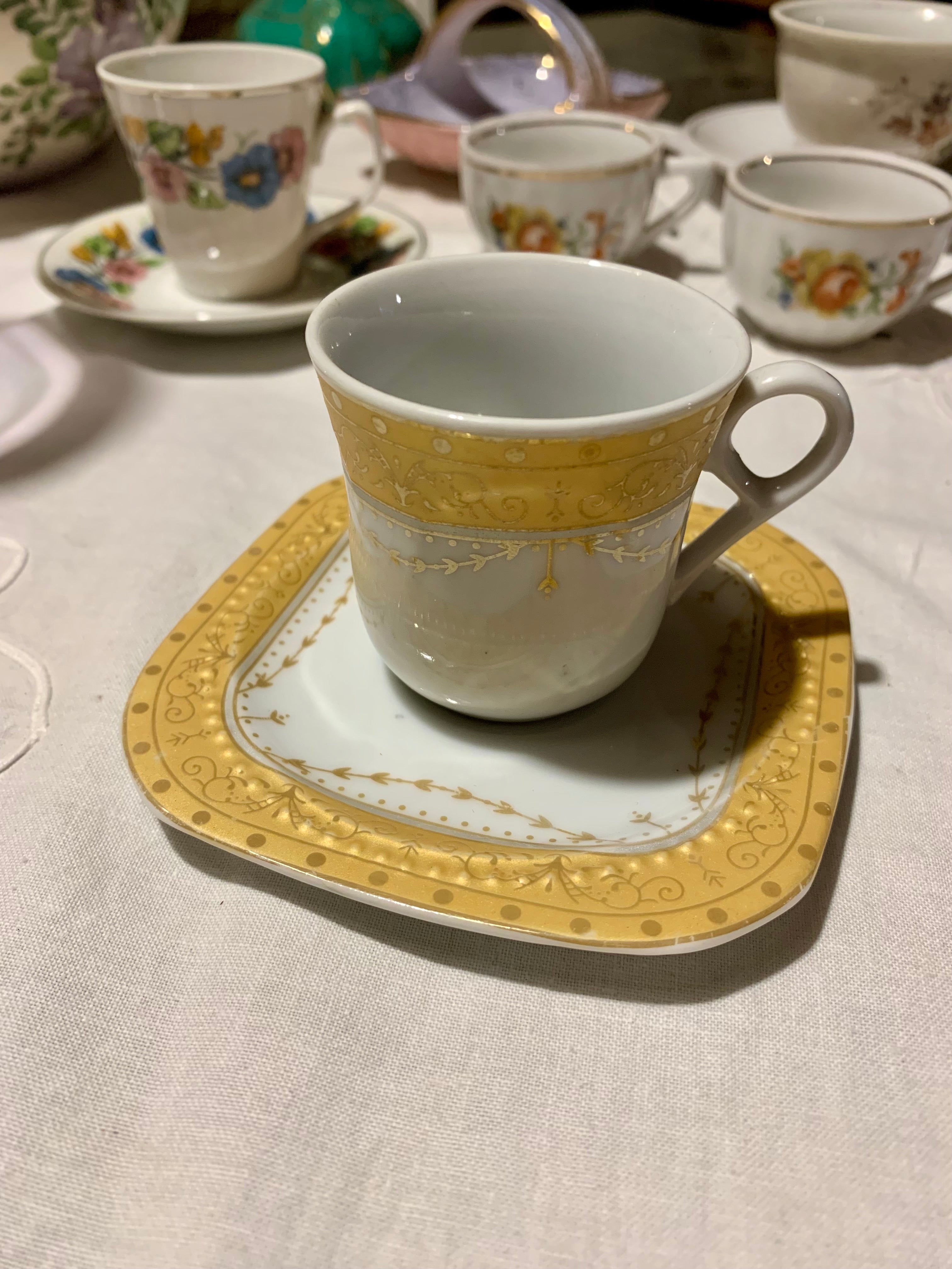 Diferenciada xícara de café para coleção em fina porcelana