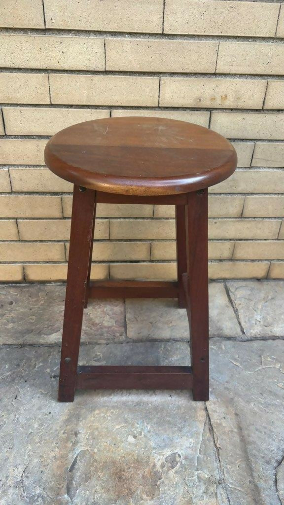 Banqueta em madeira maciça