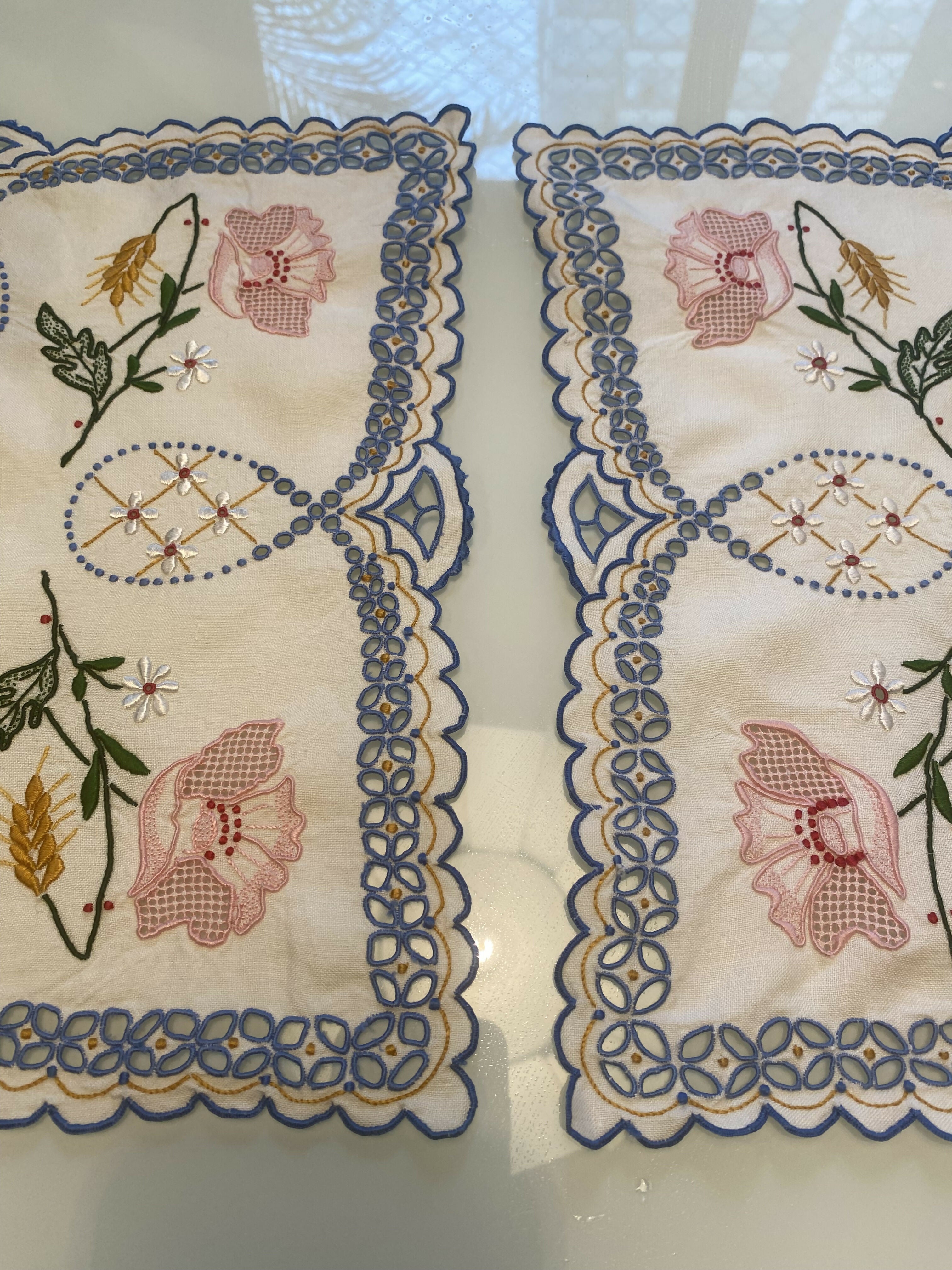 Lindo Caminho de Mesa Bordado à Mão (valor unitário)