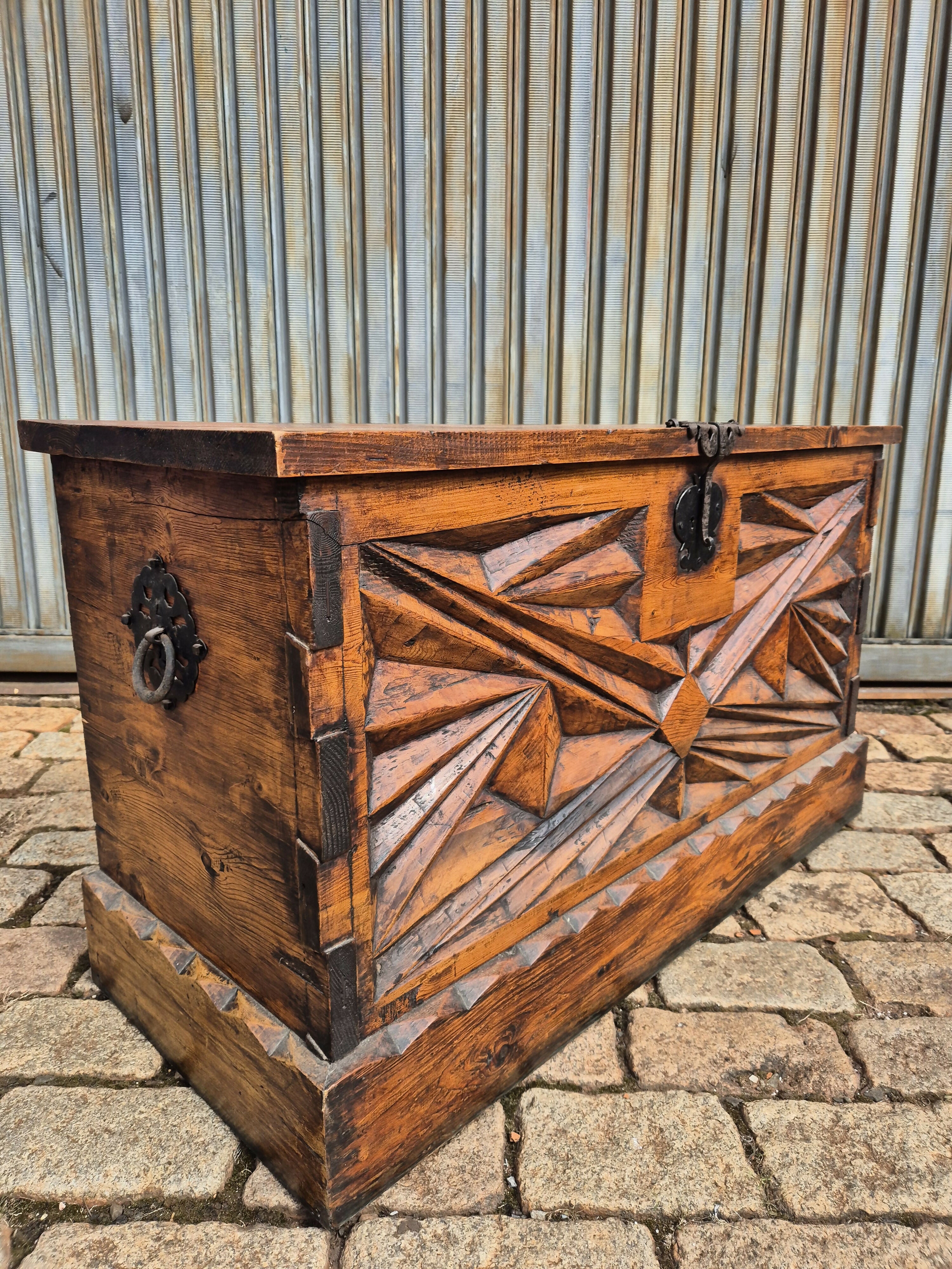 Baú centenario em Pinho de Riga