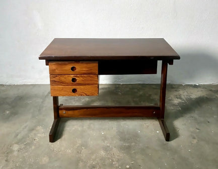 Escrivaninha modelo “Clara”, Sergio Rodrigues