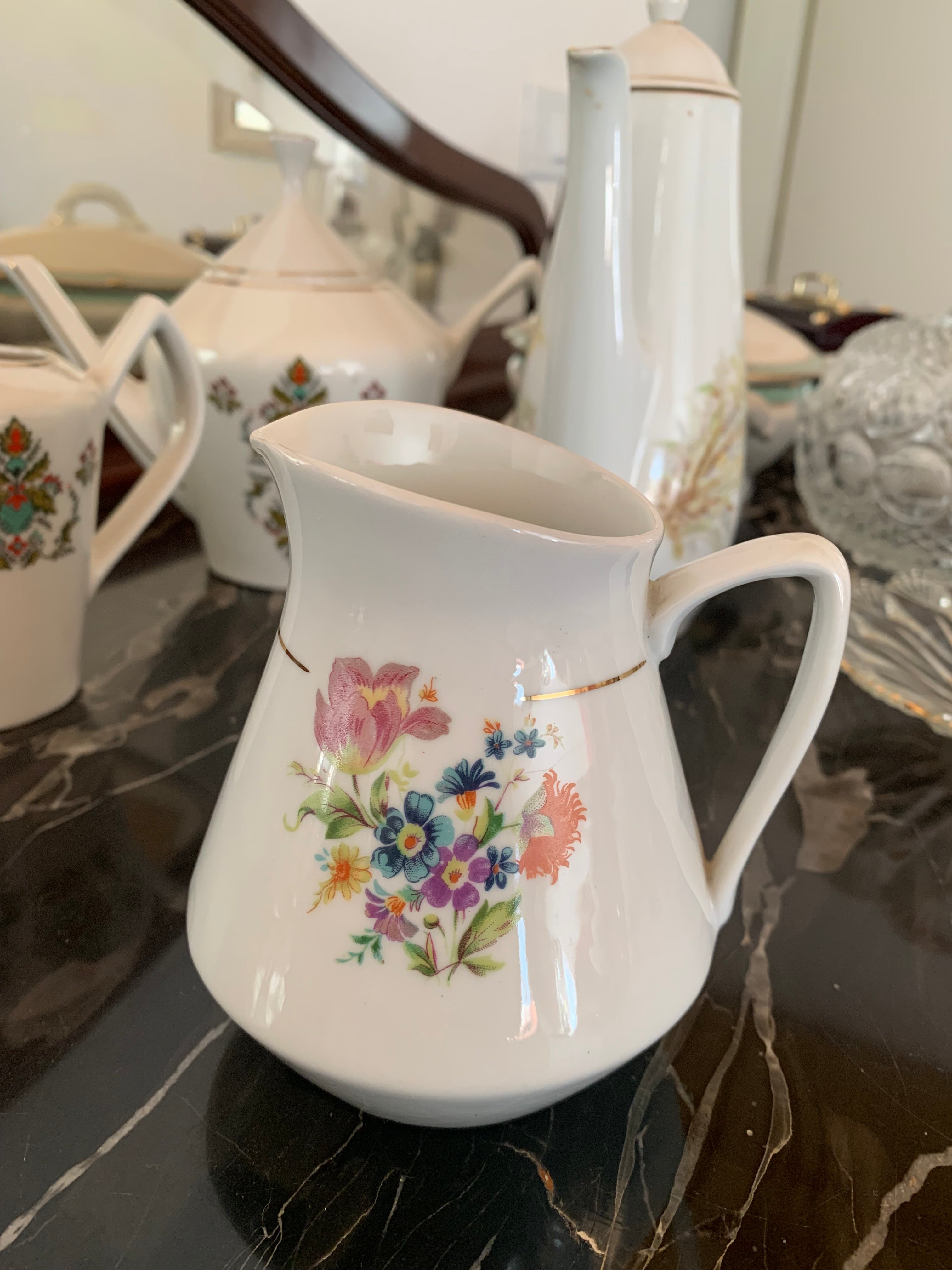 Muito antiga leiteira Schimdt com floral diferenciado