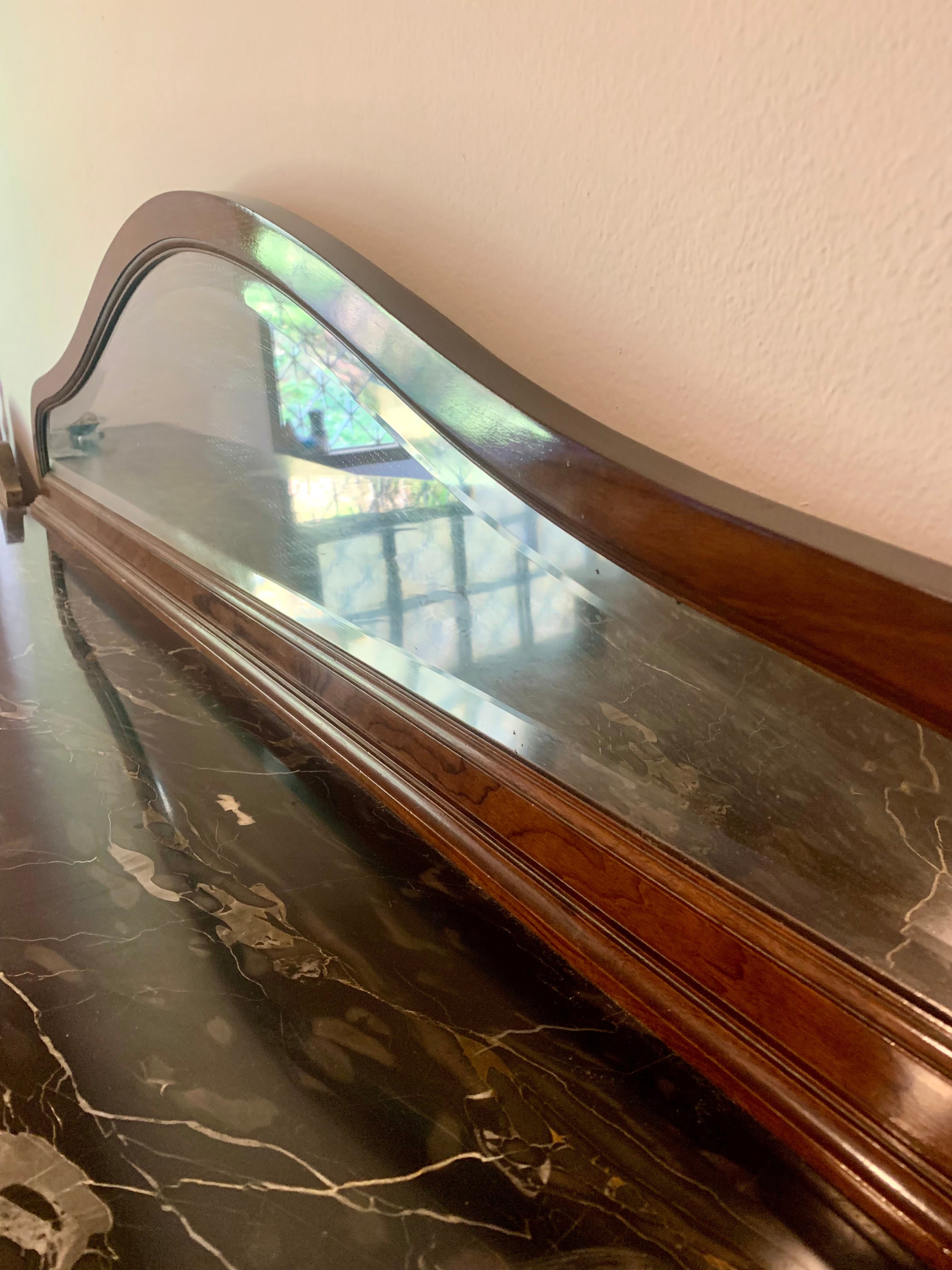 Espetacular Étagère ou Buffet começo século passado, marchetado, rádica e mármore negro