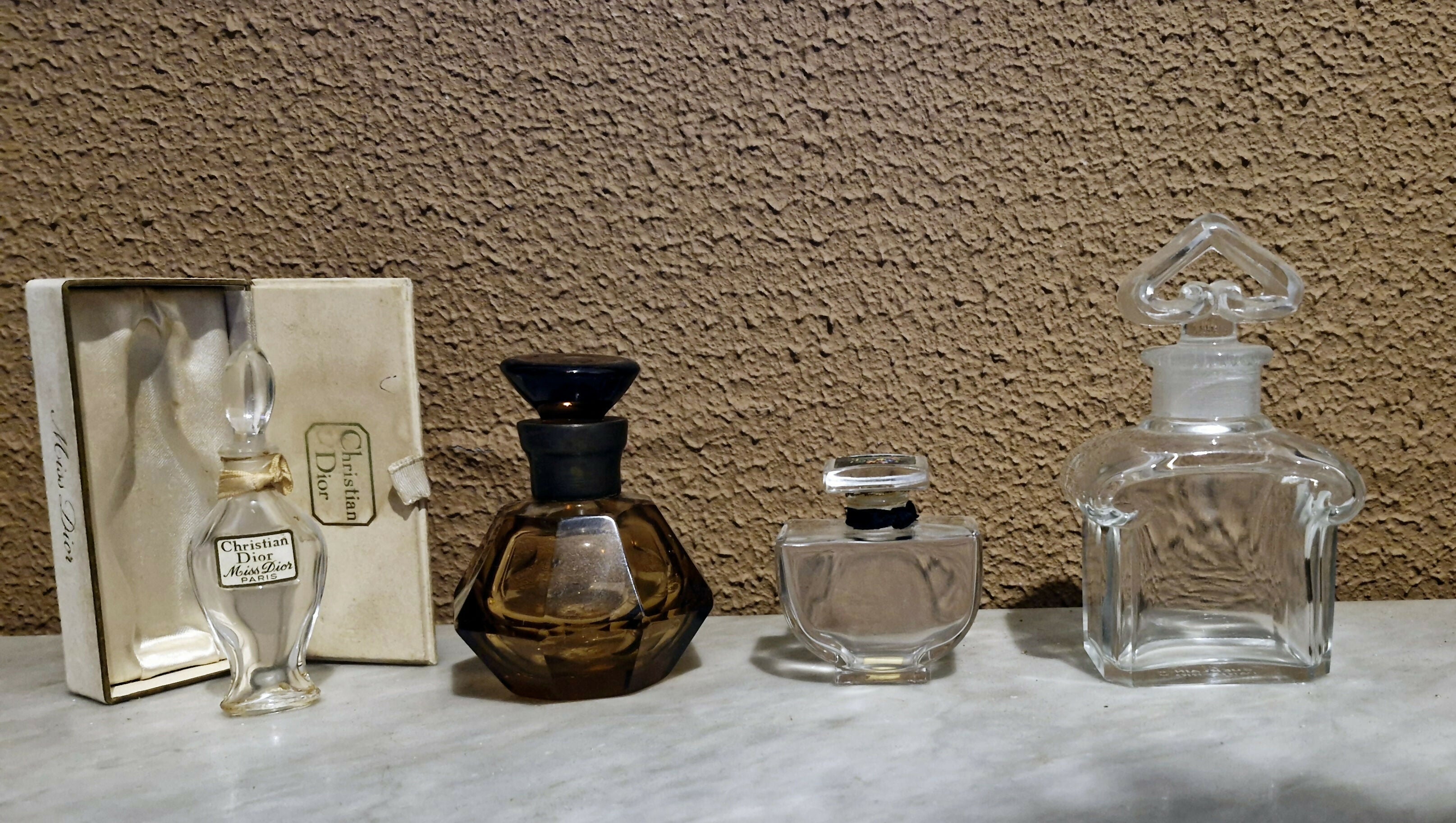 Coleção Rara de Frascos de Perfumes Franceses