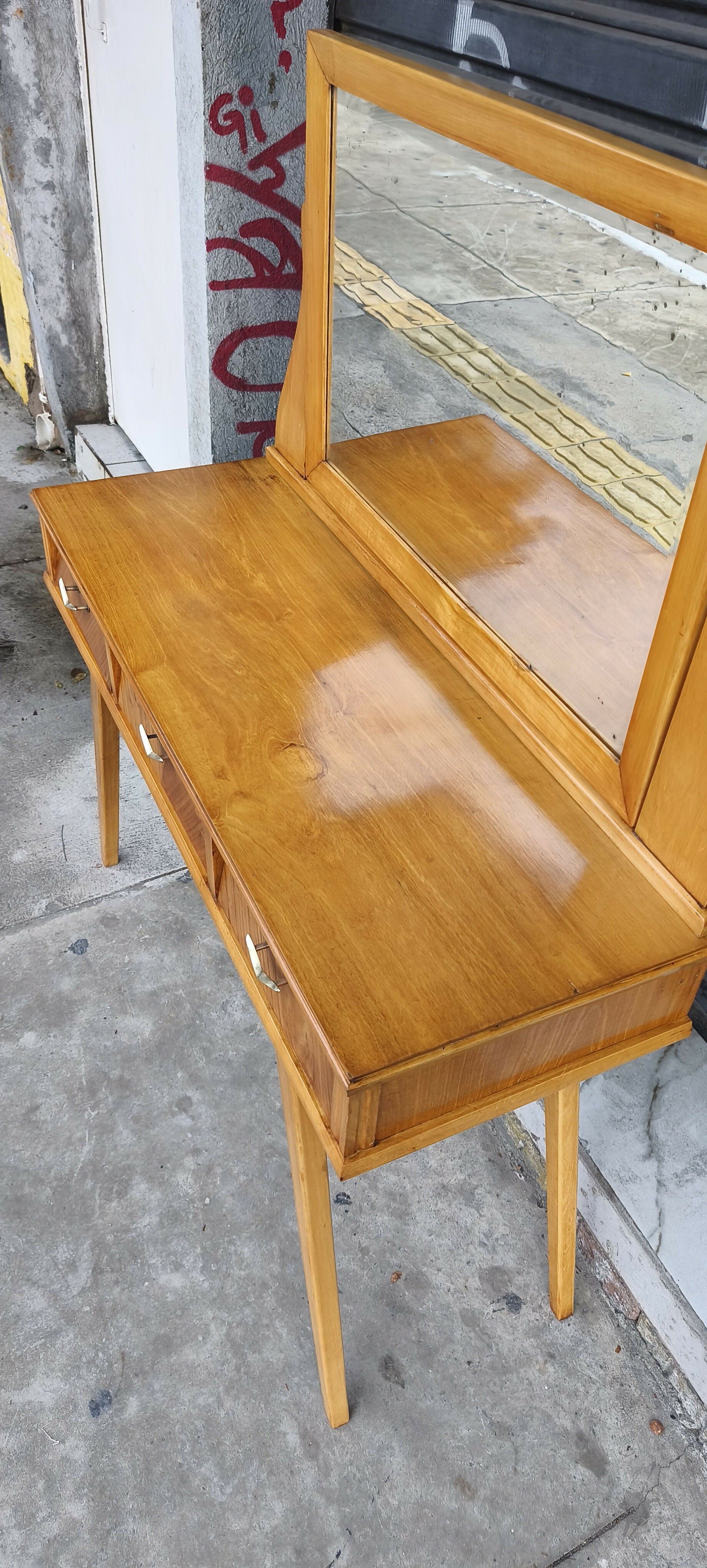 Penteadeira Pé Palito com espelho bisotado