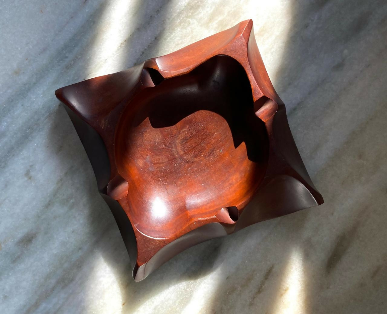 Cinzeiro escultórico em madeira (DMCPS_076)