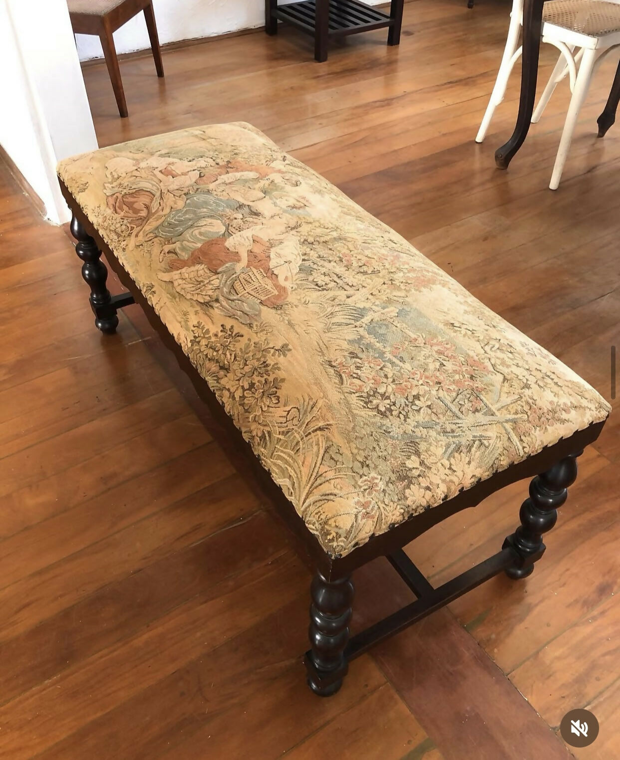 Banqueta longa em Gobelin